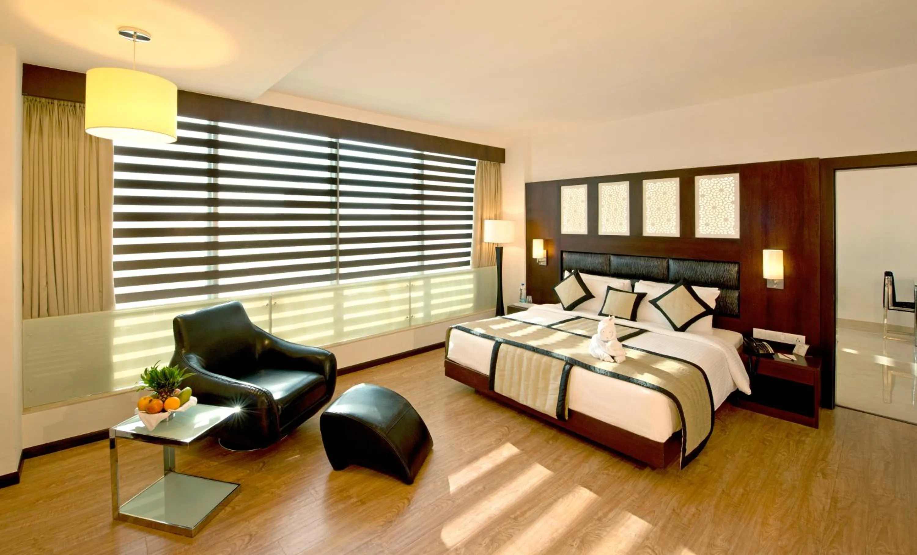 King Suite - single occupancy in Hotel Sandy's Tower