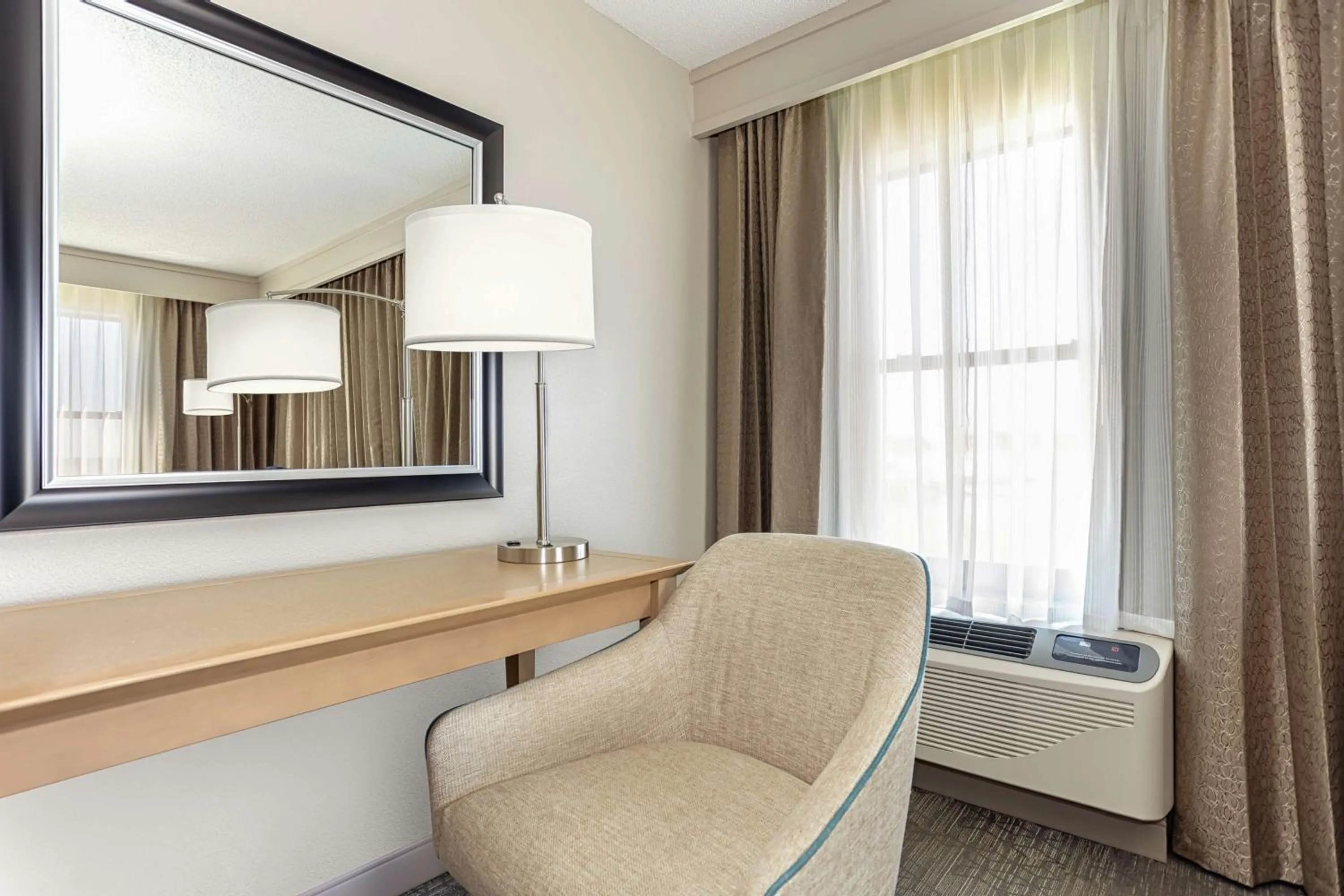 Deluxe King Room - single occupancy - Non-Smoking in Hampton Inn Georgetown-Marina