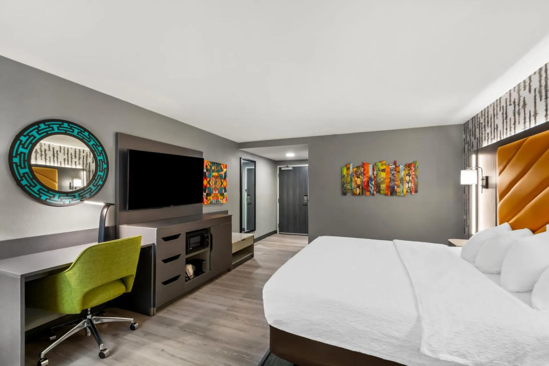 King Room with Microwave and Refrigerator - Non-Smoking in Hampton Inn Lexington - Georgetown I-75