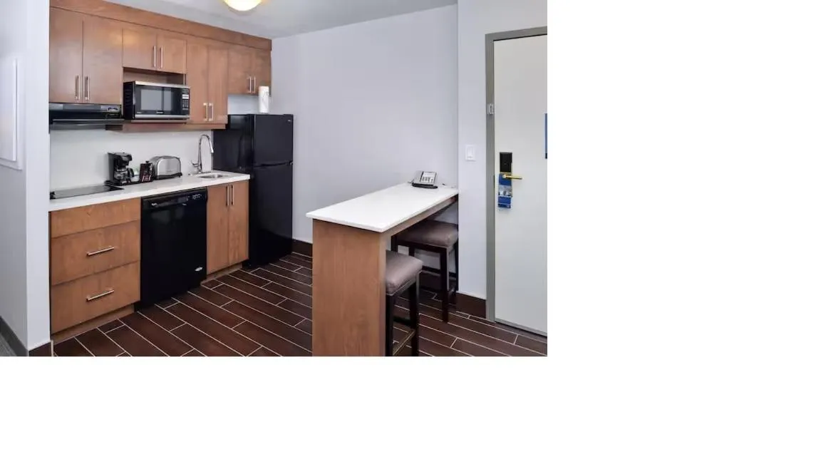 One-Bedroom King Suite with Kitchen - Non-Smoking  in Hampton Inn & Suites by Hilton Calgary University NW