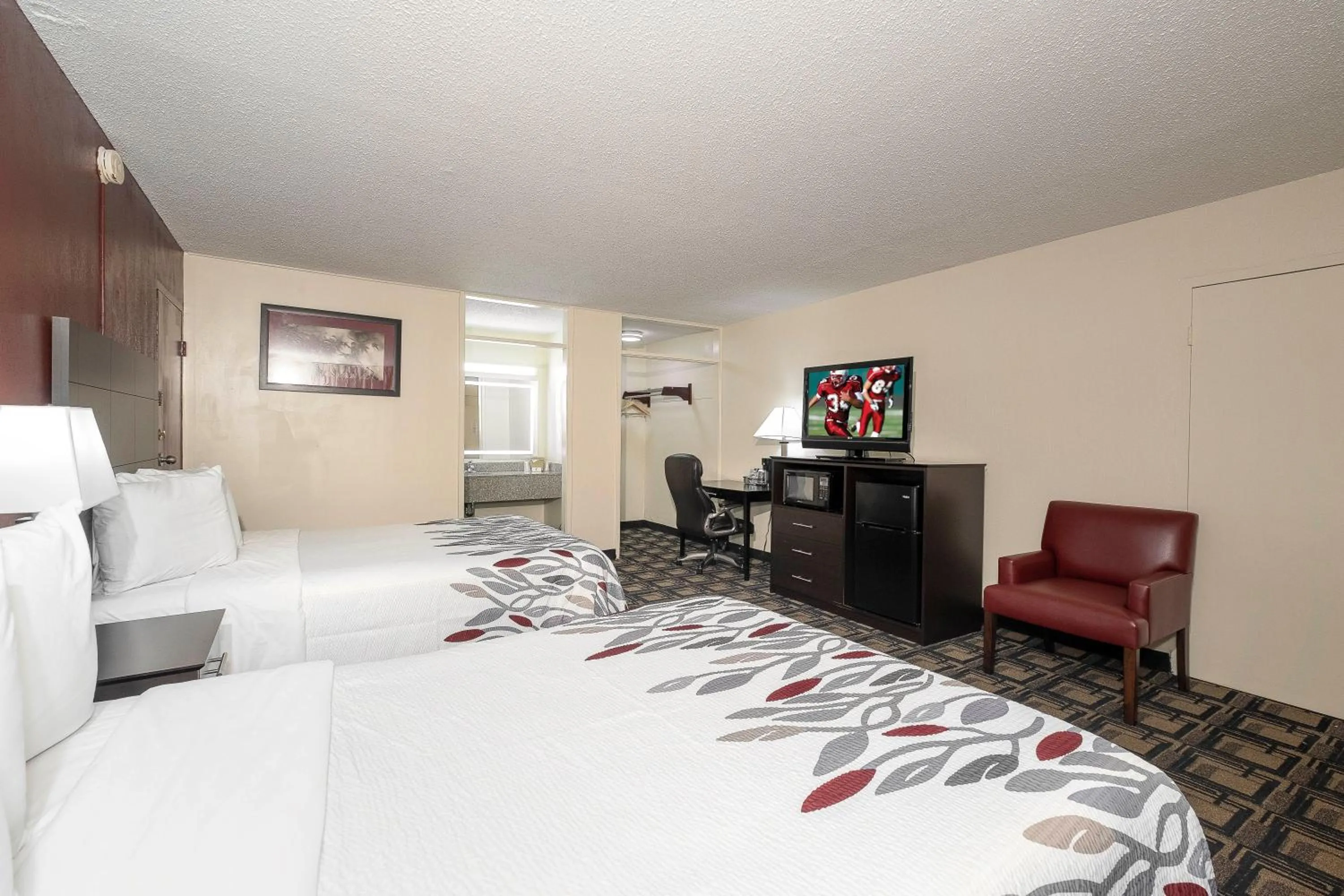 Deluxe Double Room with Two Double Beds - Smoking in Red Roof Inn Murray