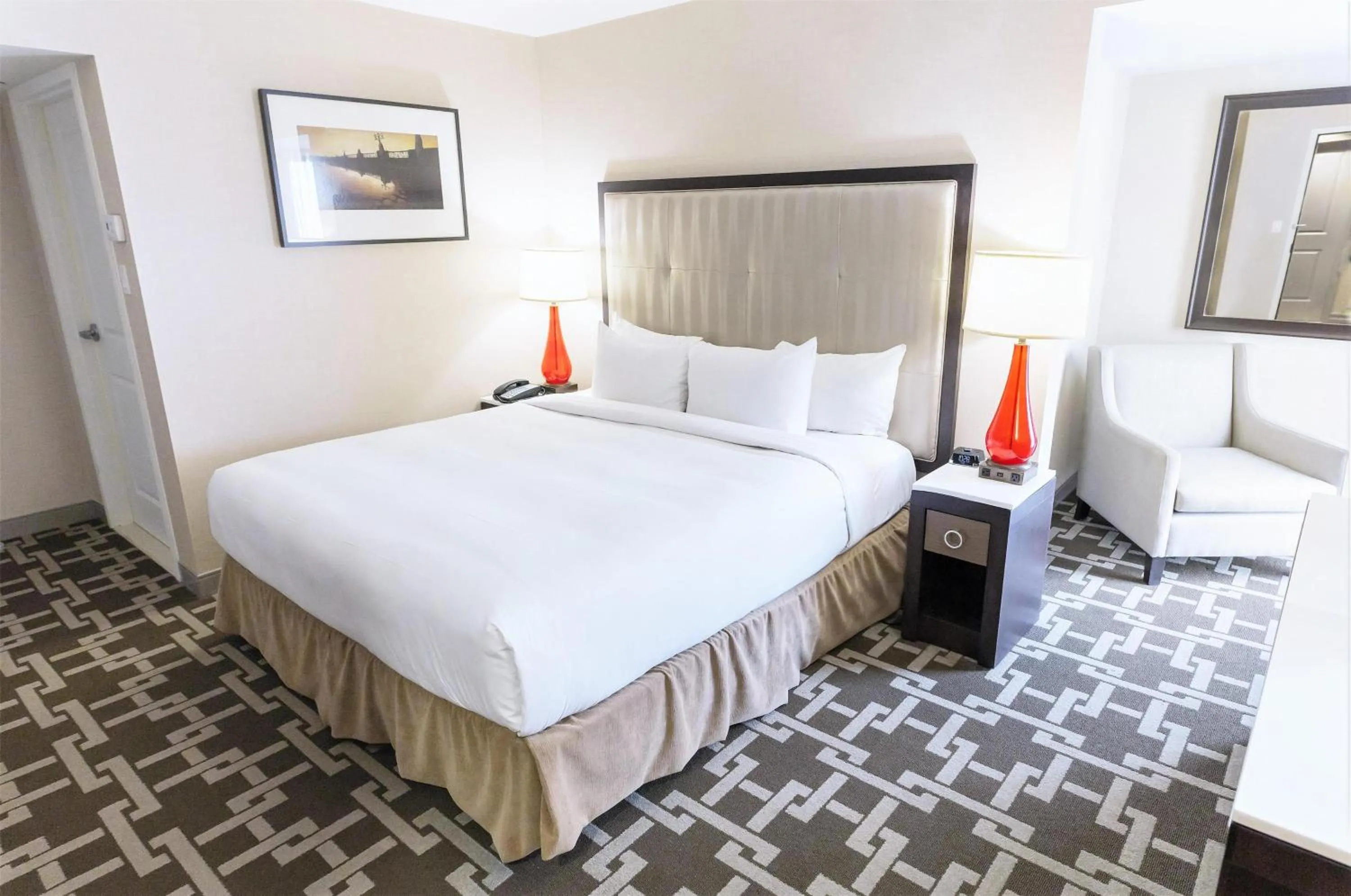 Compact King Room with Shower and City View in Hilton Niagara Falls/ Fallsview Hotel and Suites