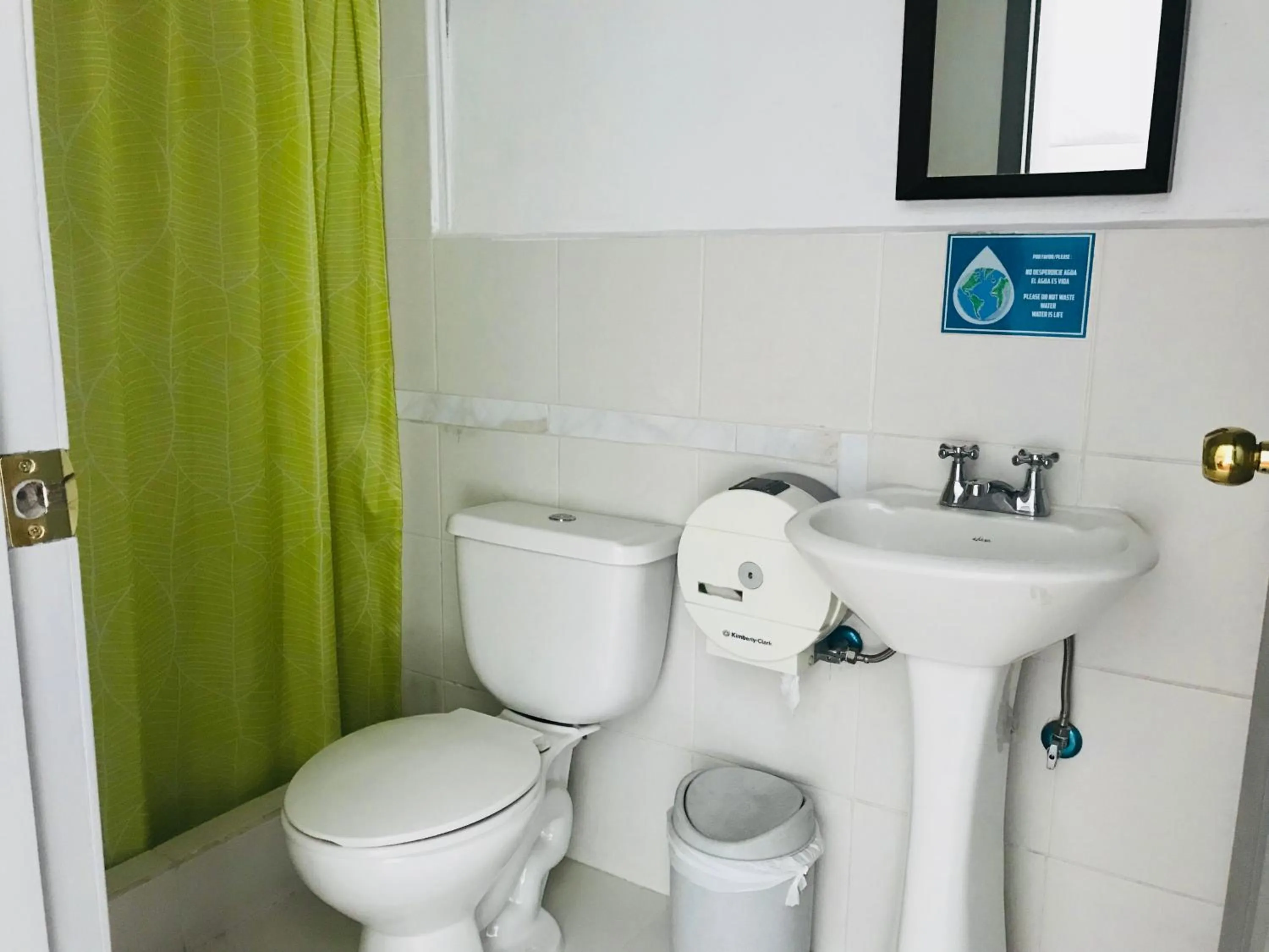 Twin Room with Balcony in Hostal Posada del Maple