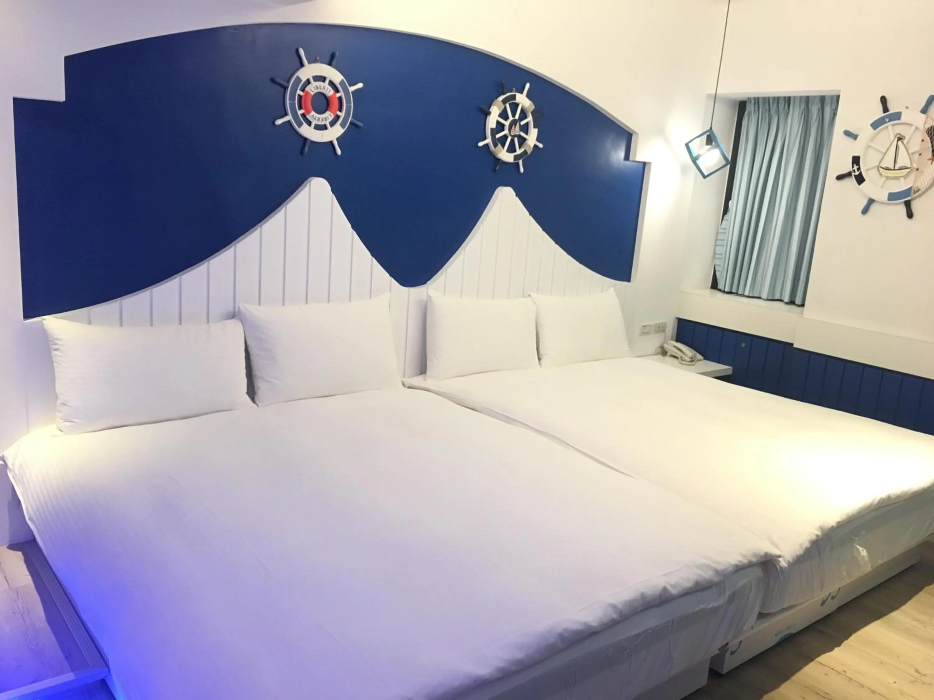 Quadruple Room with Private Bathroom in Haozhan Hotel