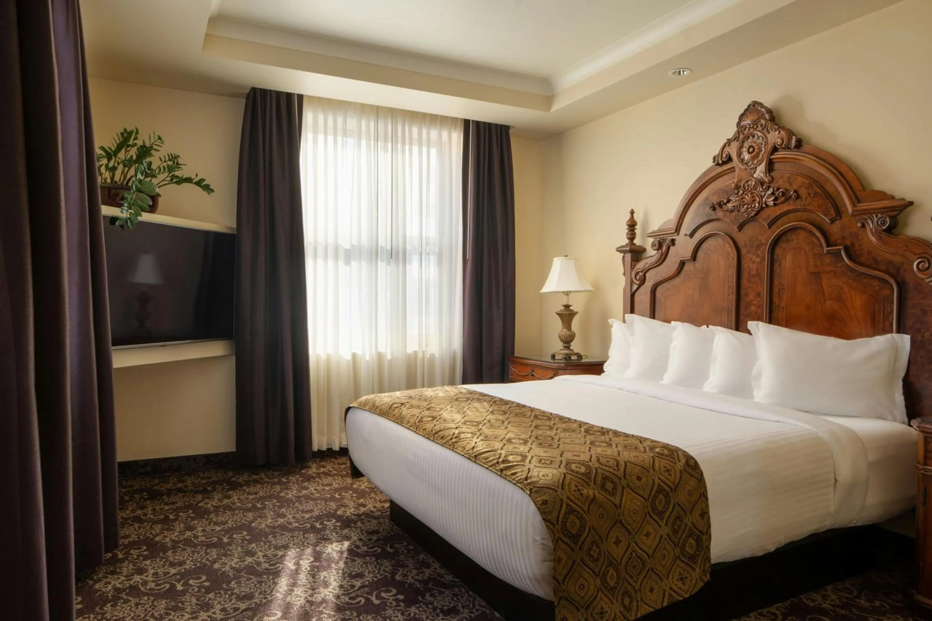 Parlor Suite in Davenport Hotel, Autograph Collection