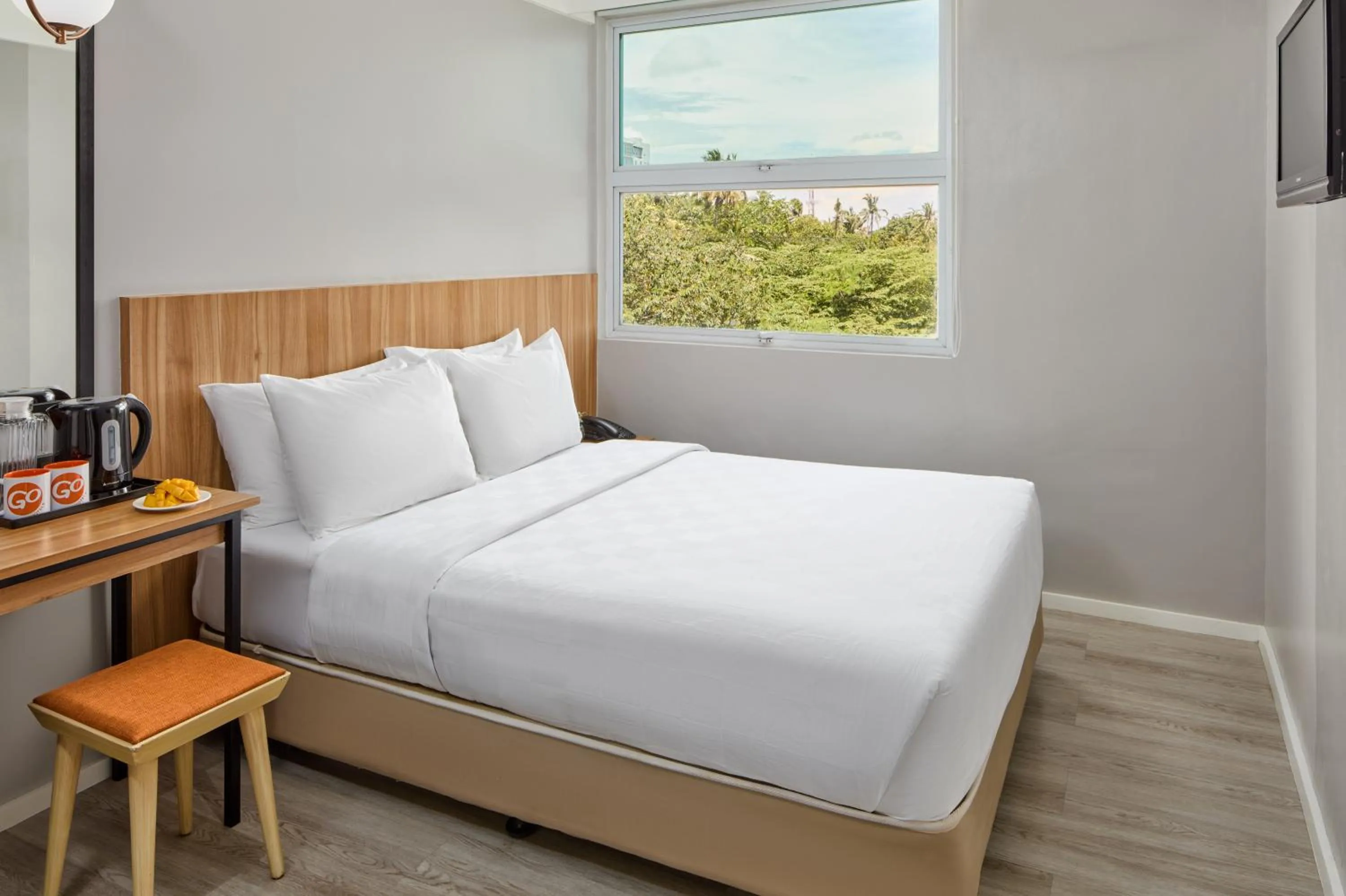 Superior Queen Room in Go Hotels Plus Bacolod - Newly Renovated