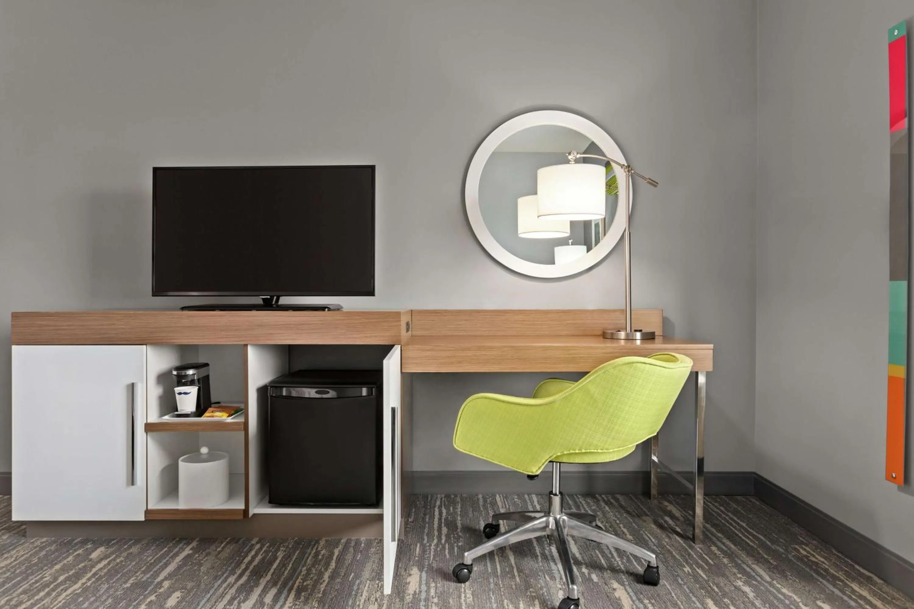 King Room with Work Area - Non-Smoking in Hampton Inn London Ontario