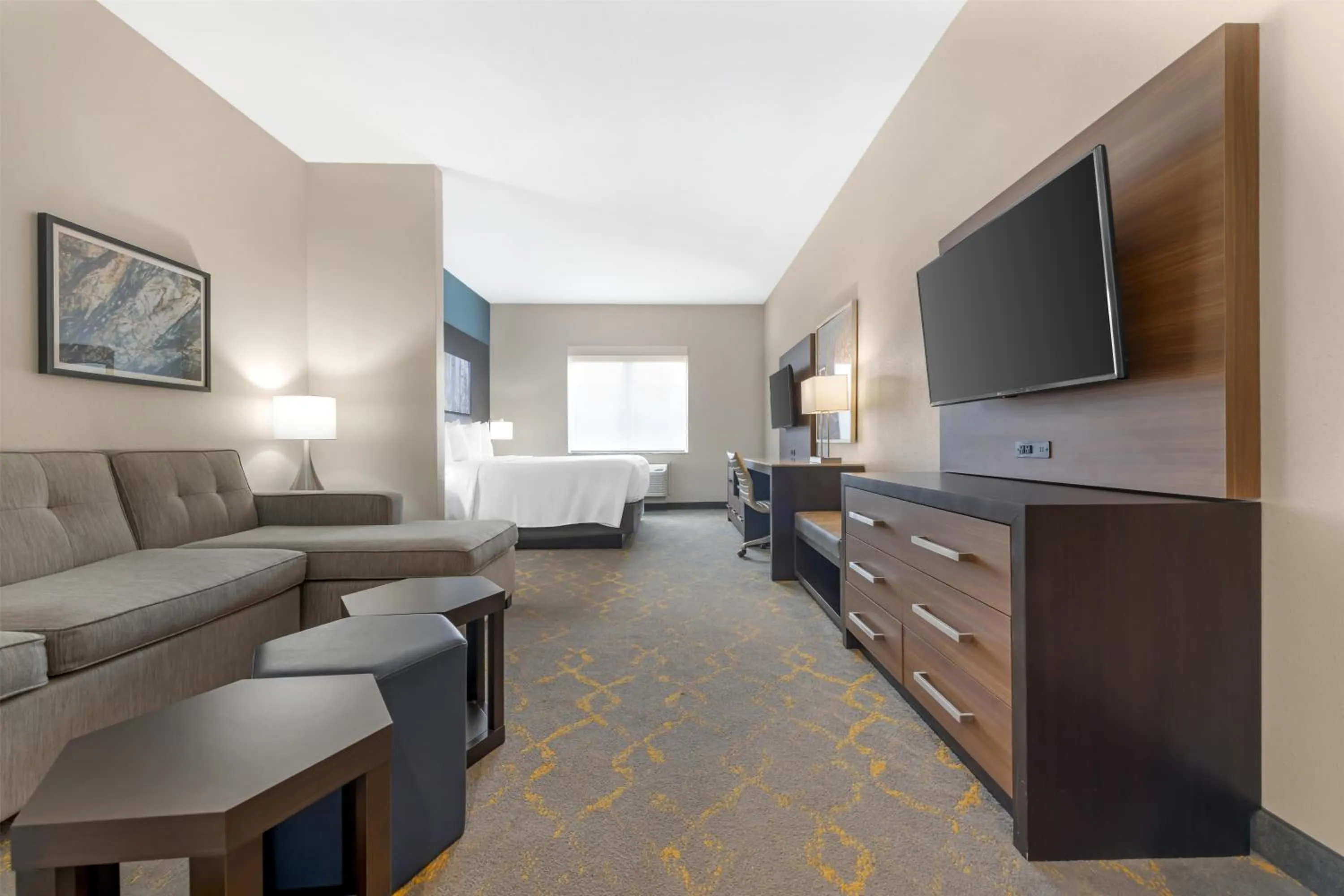 King Suite in Best Western Plus Isanti