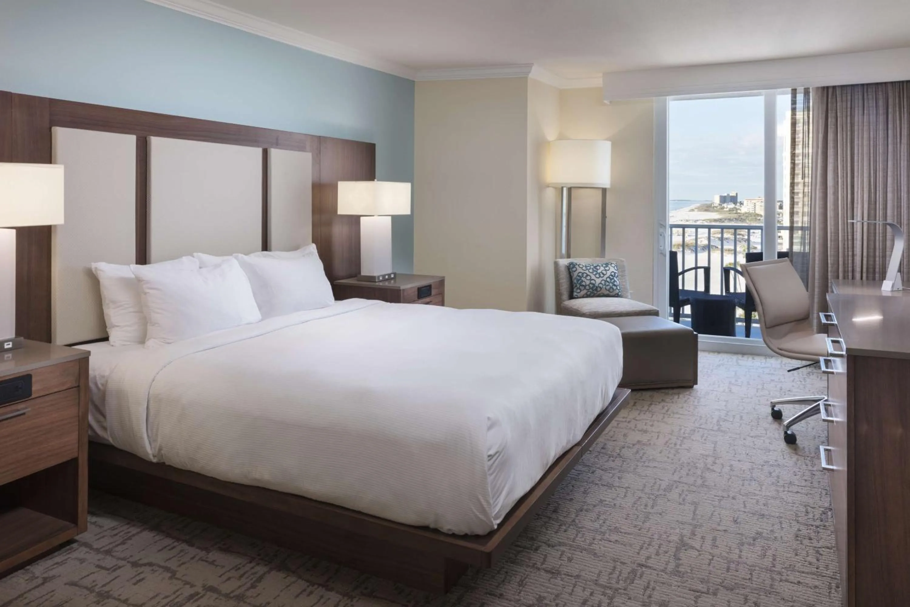 King Room with Bath Tub - Disability Access/Non-Smoking  in Hilton Clearwater Beach Resort & Spa