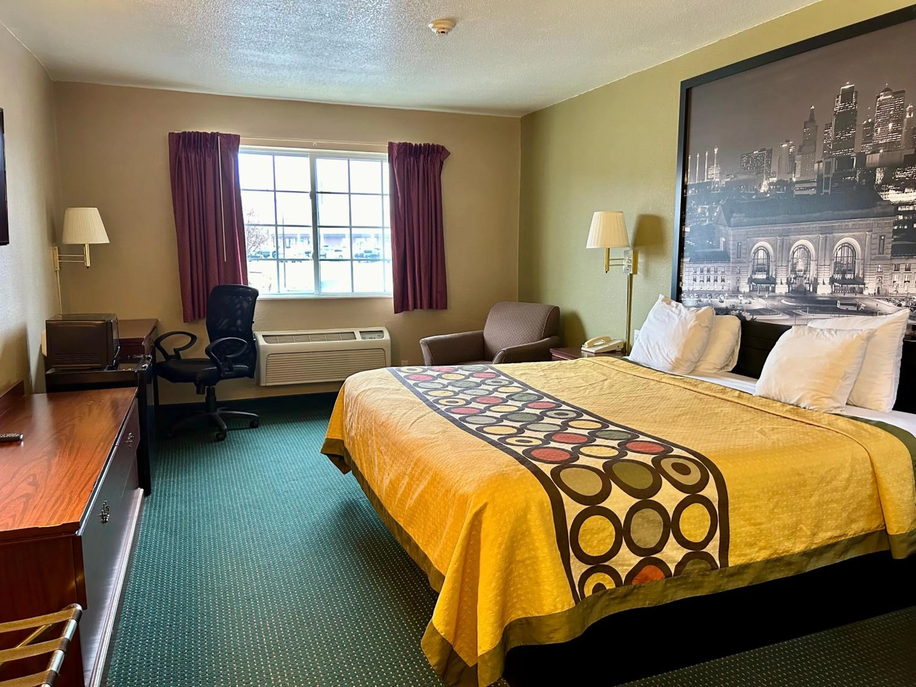 King Room - Non-Smoking in Super 8 by Wyndham Platte City Kansas City Area