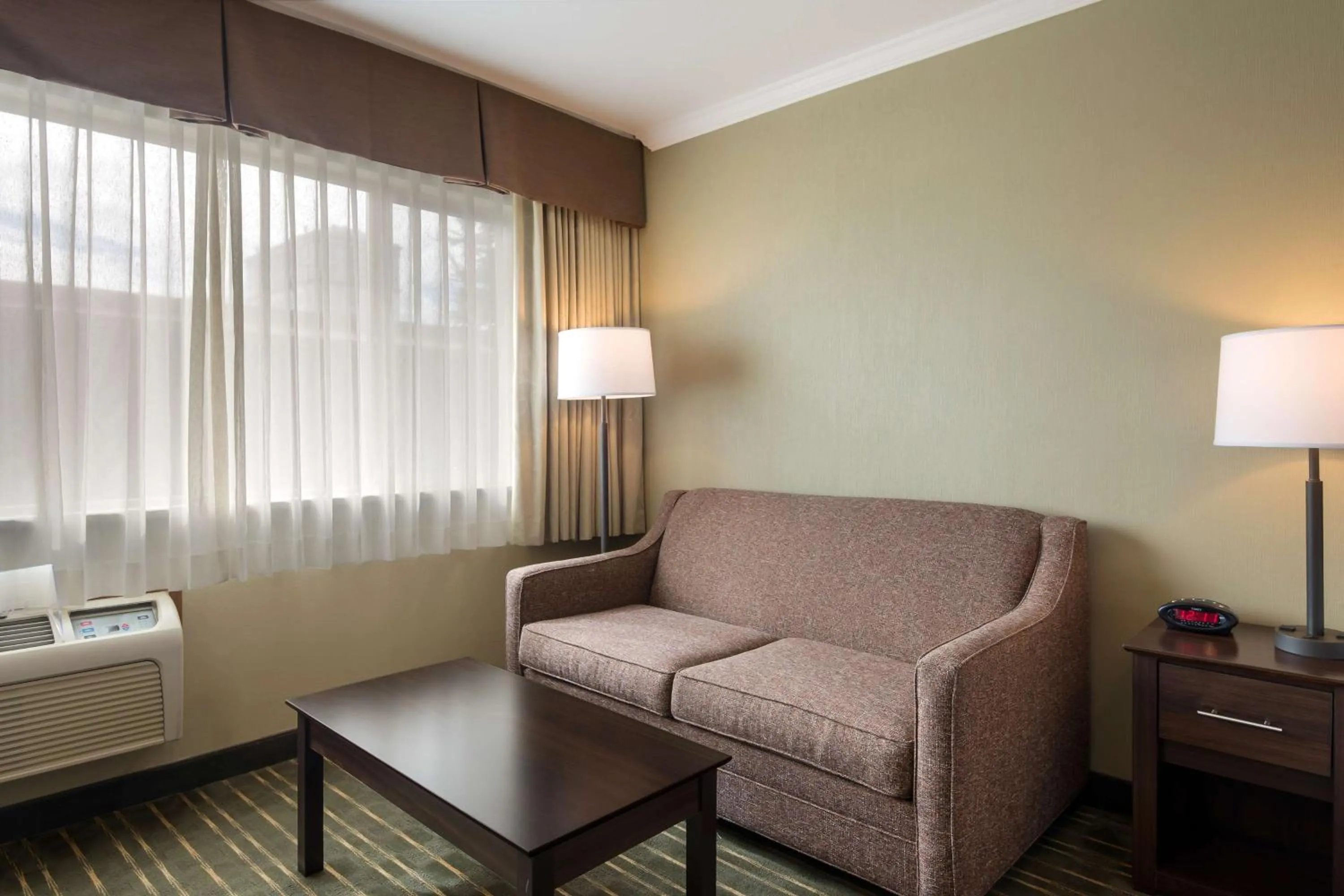 Queen Room with Kitchen in Best Western Holiday Hotel