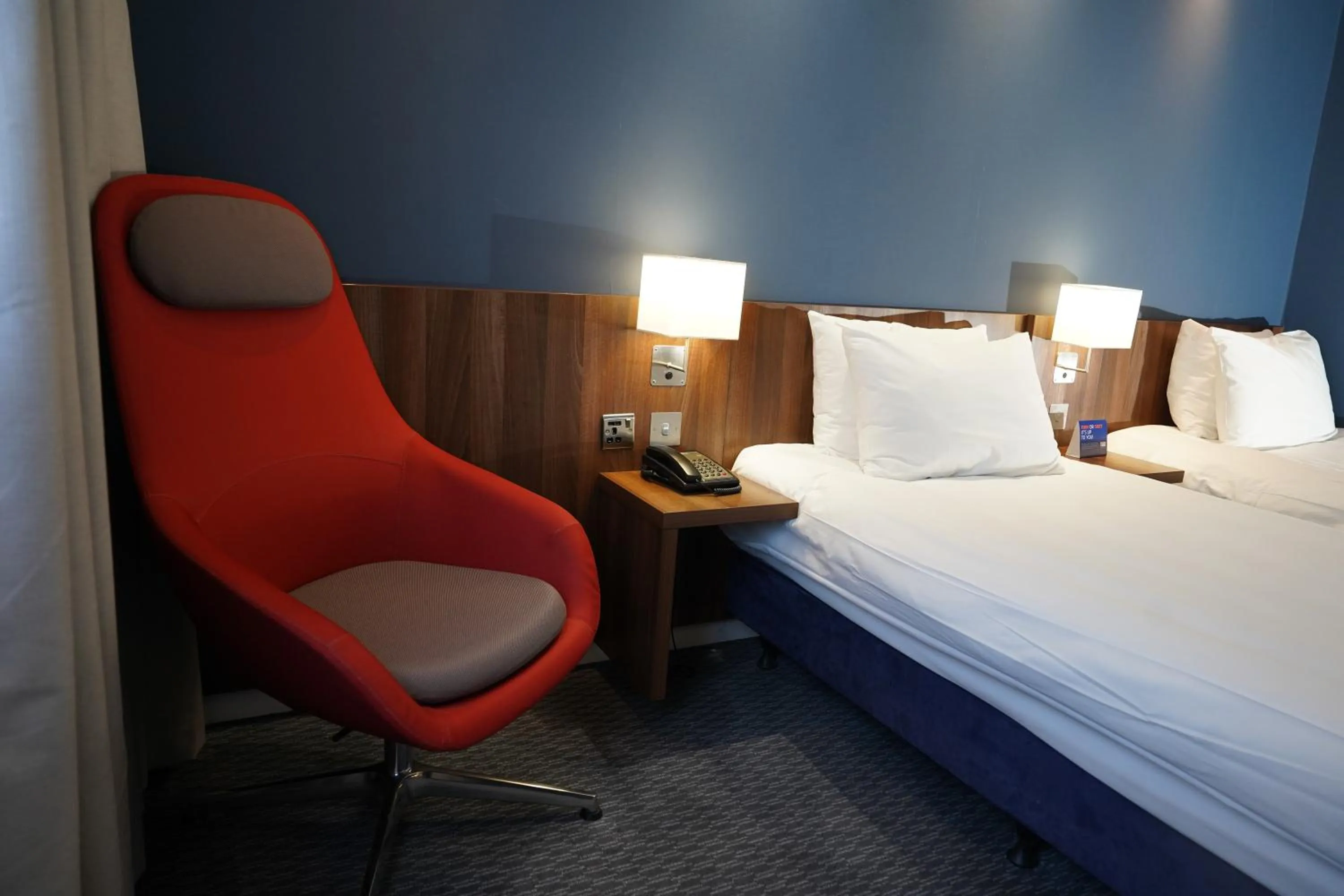 Standard Twin Room with Free Hot Breakfast in Holiday Inn Express Harlow by IHG