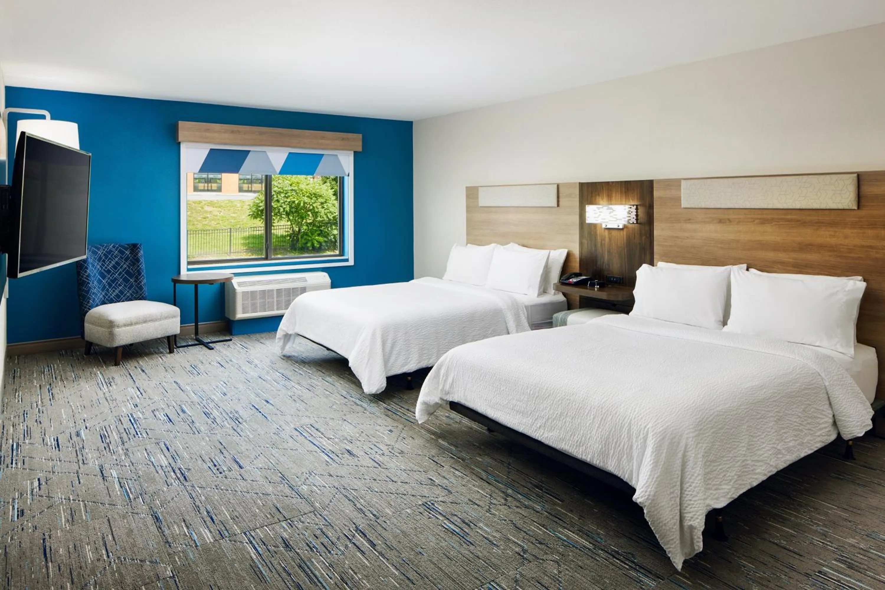 Queen Suite with Two Queen Beds - Communications Accessible in Holiday Inn Express and Suites Wheeling by IHG