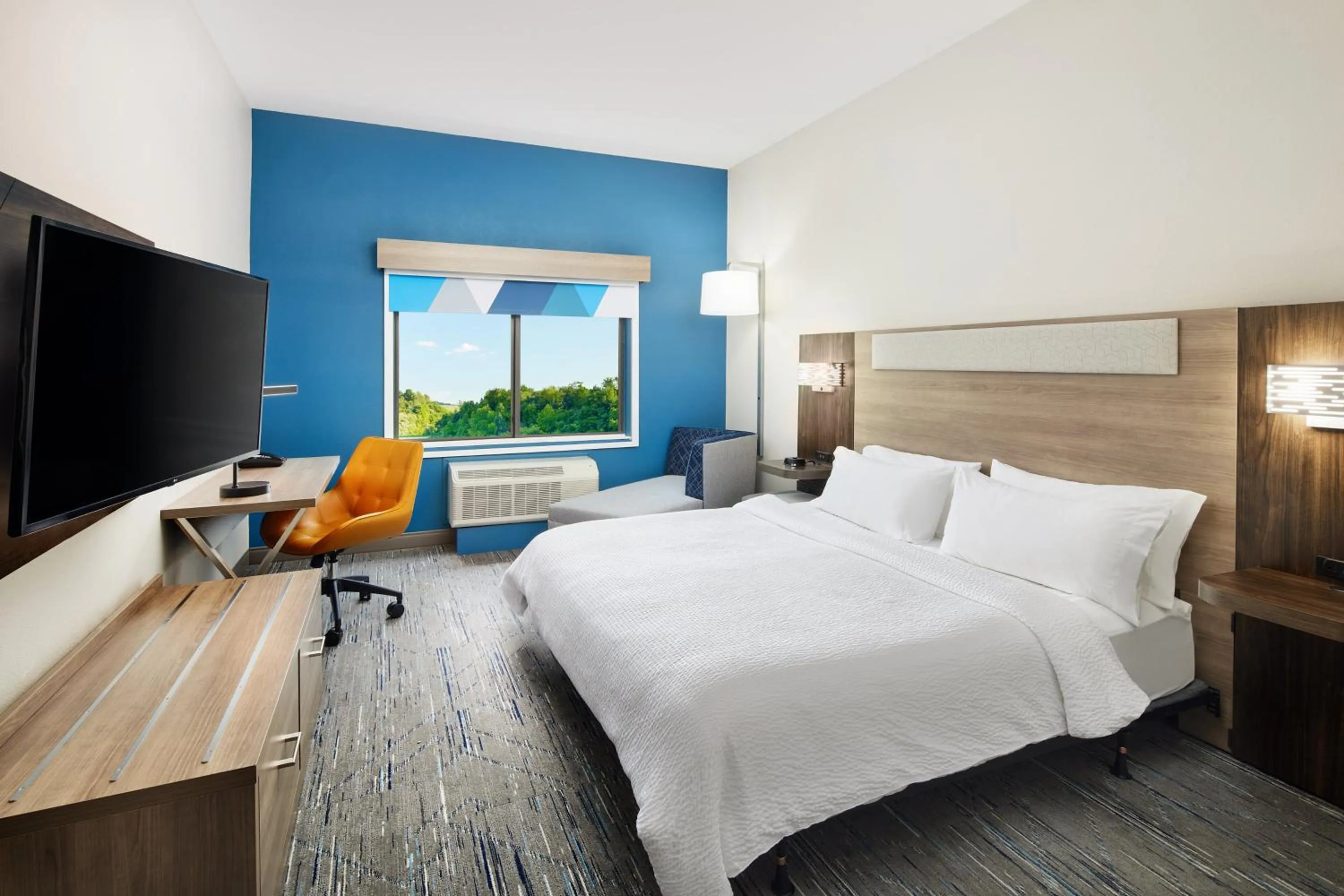 Standard Room in Holiday Inn Express and Suites Wheeling by IHG