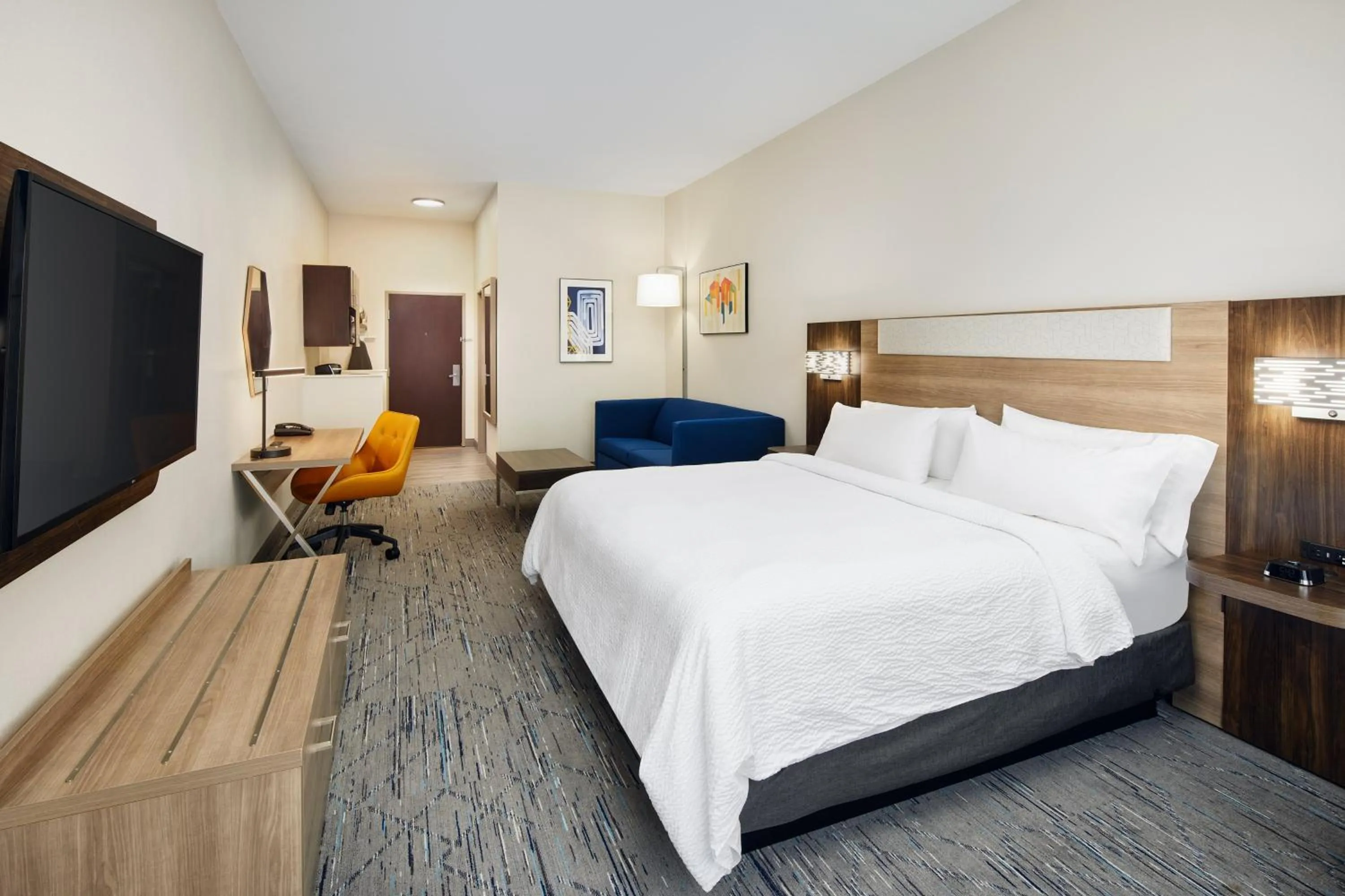 King Suite in Holiday Inn Express and Suites Wheeling by IHG