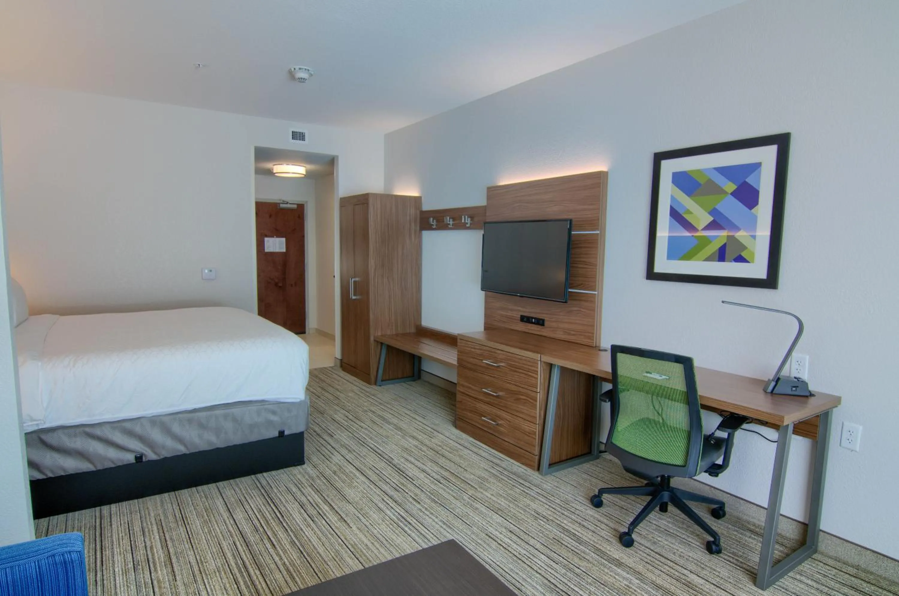 King Suite - Disability Access in Holiday Inn Express & Suites Mobile - University Area by IHG