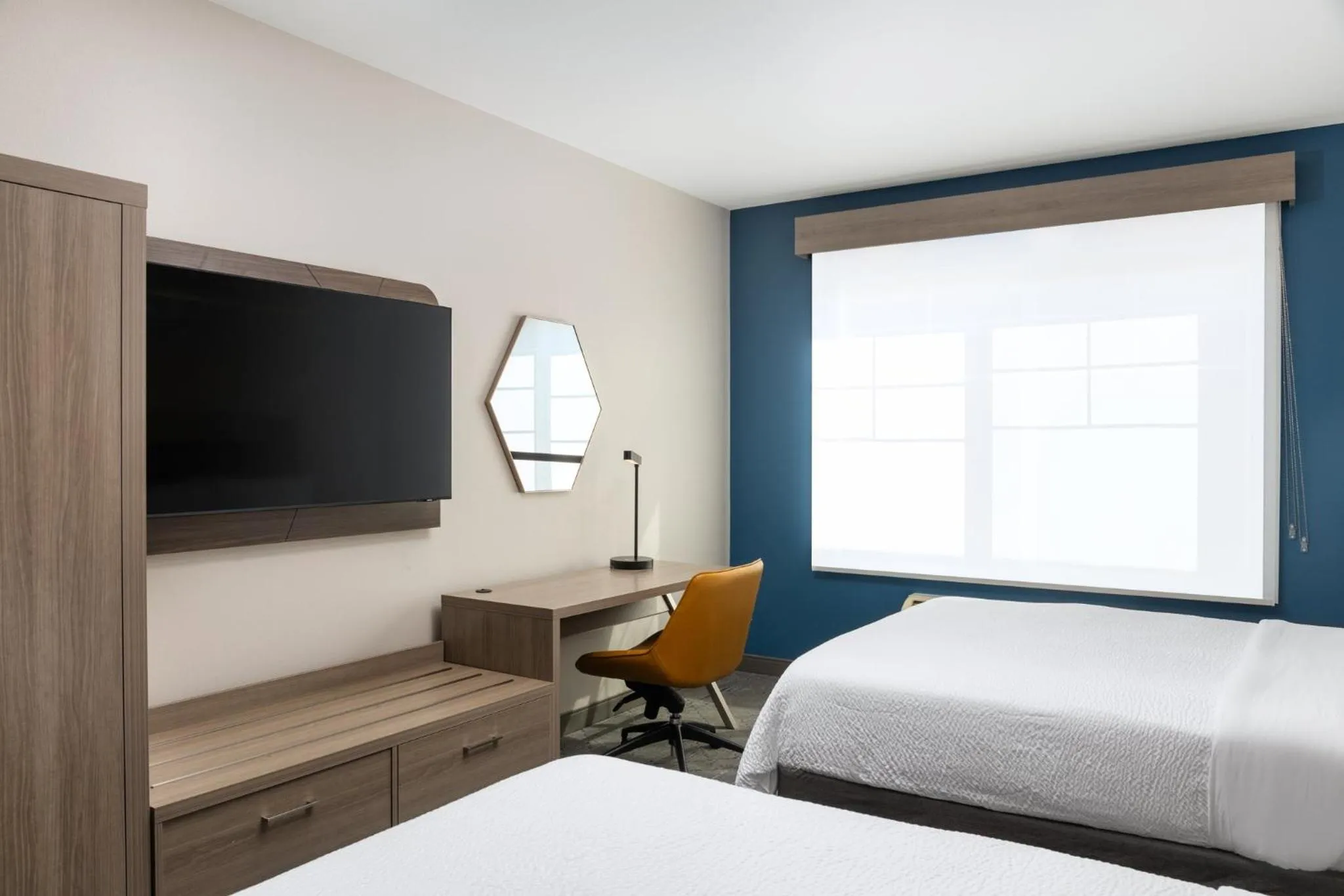 Queen Suite with Two Queen Beds and Sofa Bed in Holiday Inn Express Hotel & Suites North Sequim by IHG