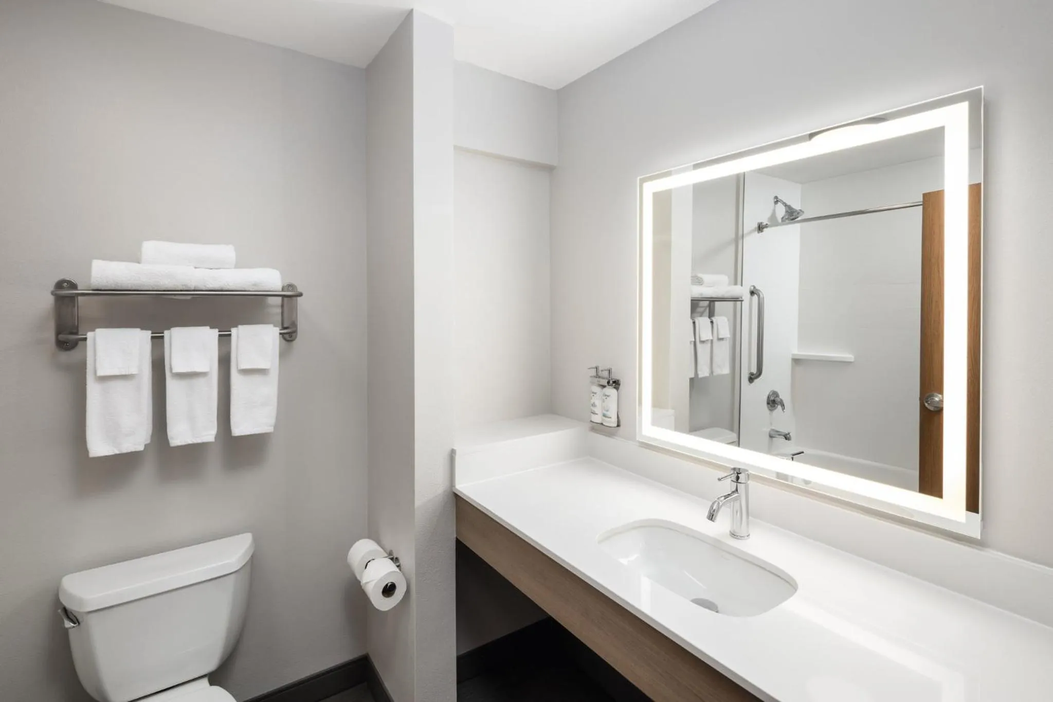 King Suite - Ground Floor in Holiday Inn Express Hotel & Suites North Sequim by IHG