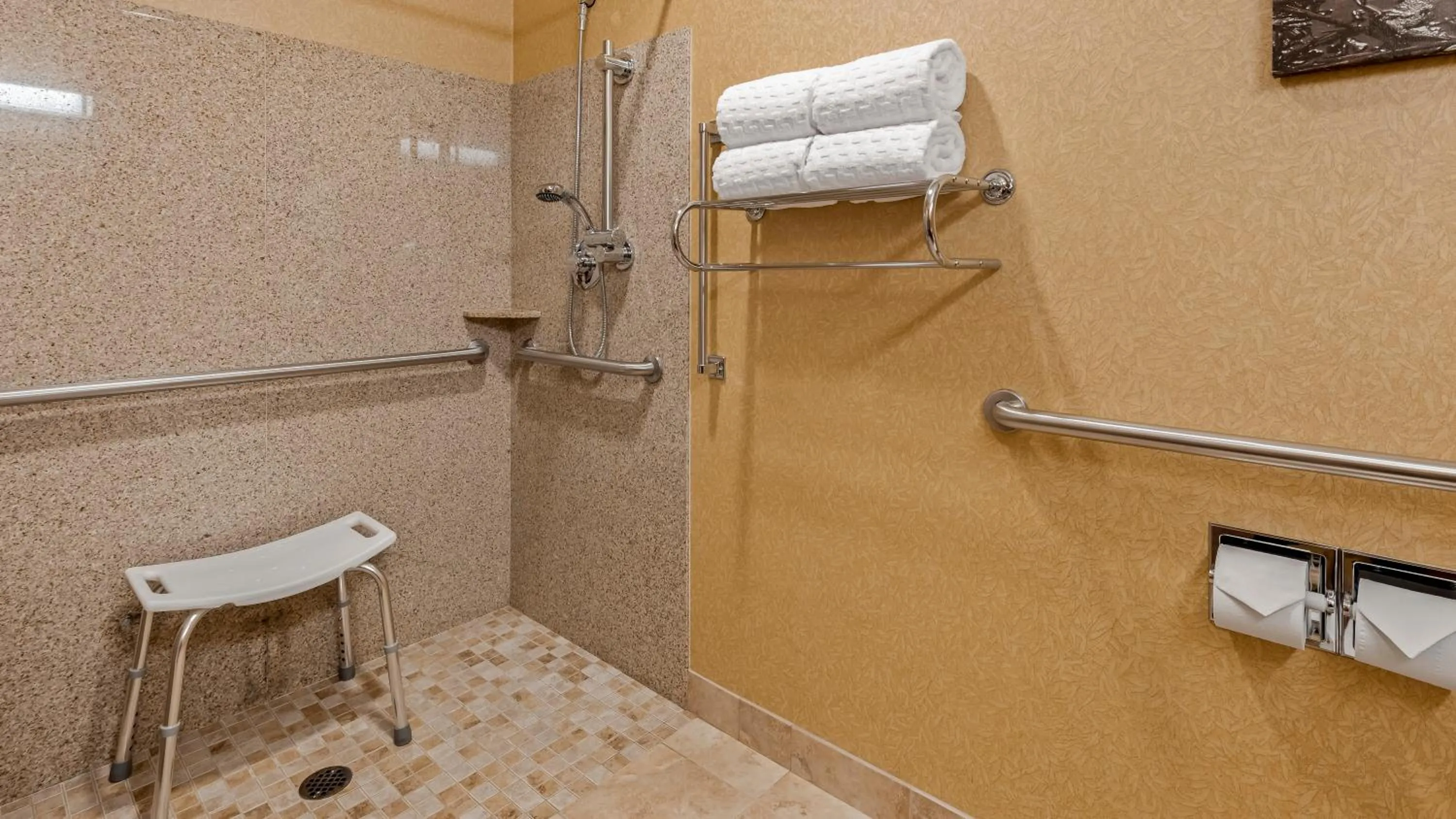 Queen Room with Two Queen Beds and Mobility Accessible Roll-In Shower in Best Western Plus Ponderay Mountain Lodge Sandpoint