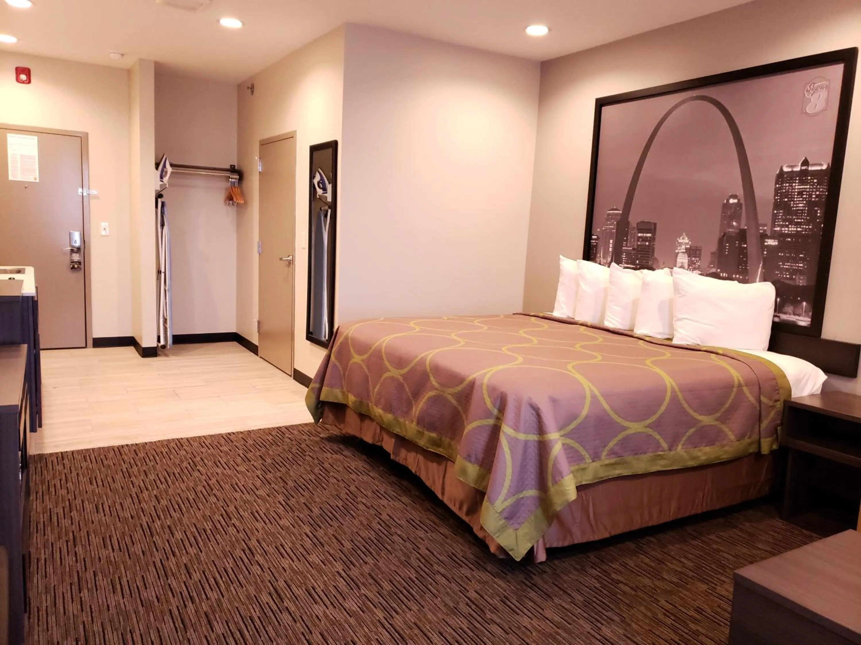 King Studio - Smoking in Super 8 by Wyndham St. Louis North