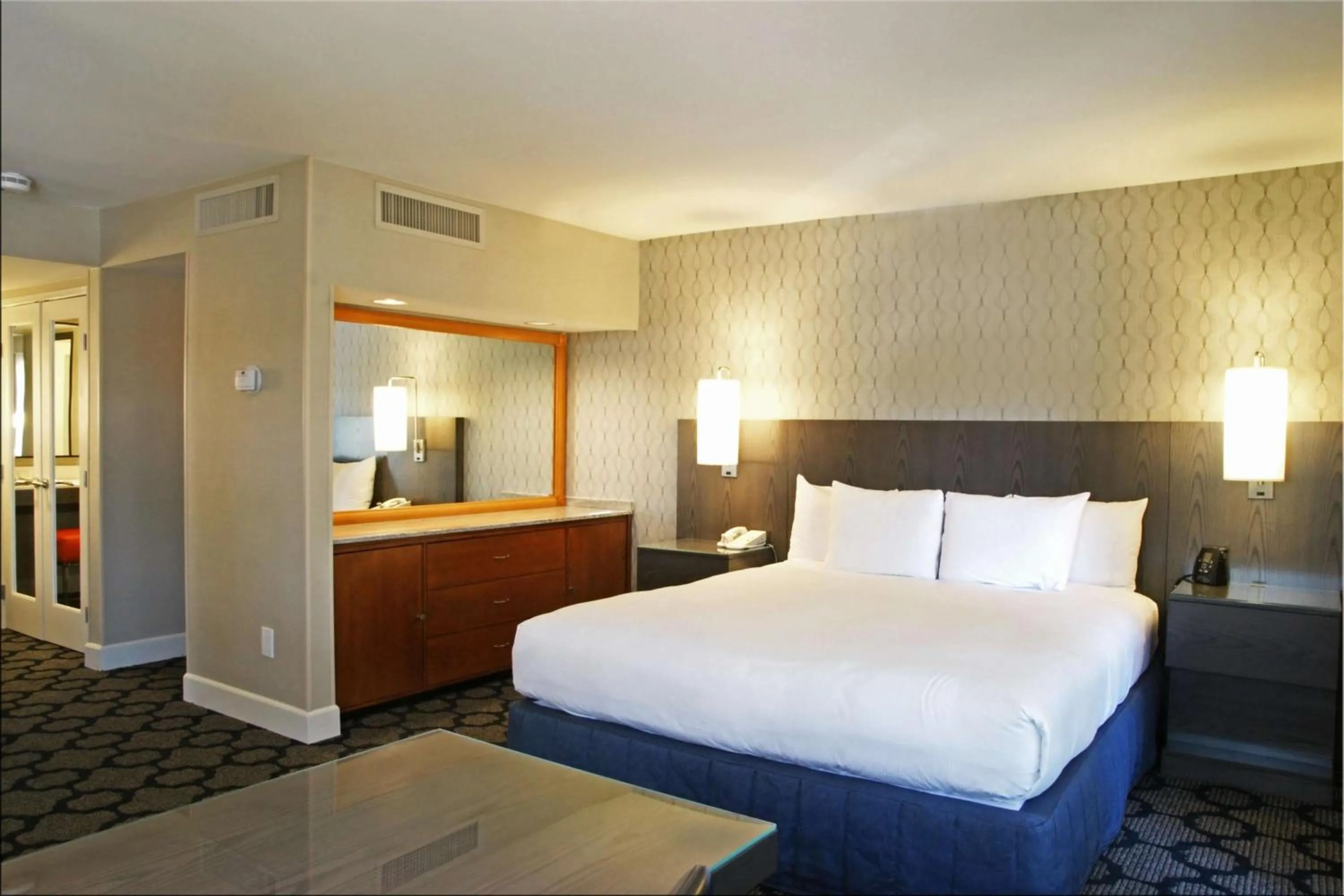 Junior Suite with Pool View (No Resort Fees) in Hilton Palm Springs