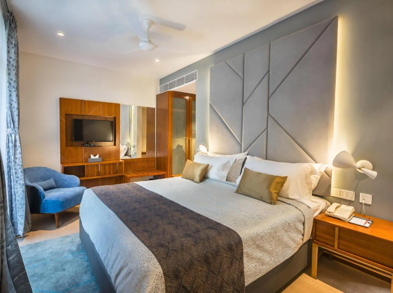 Signature Room with Balcony in De Mandarin