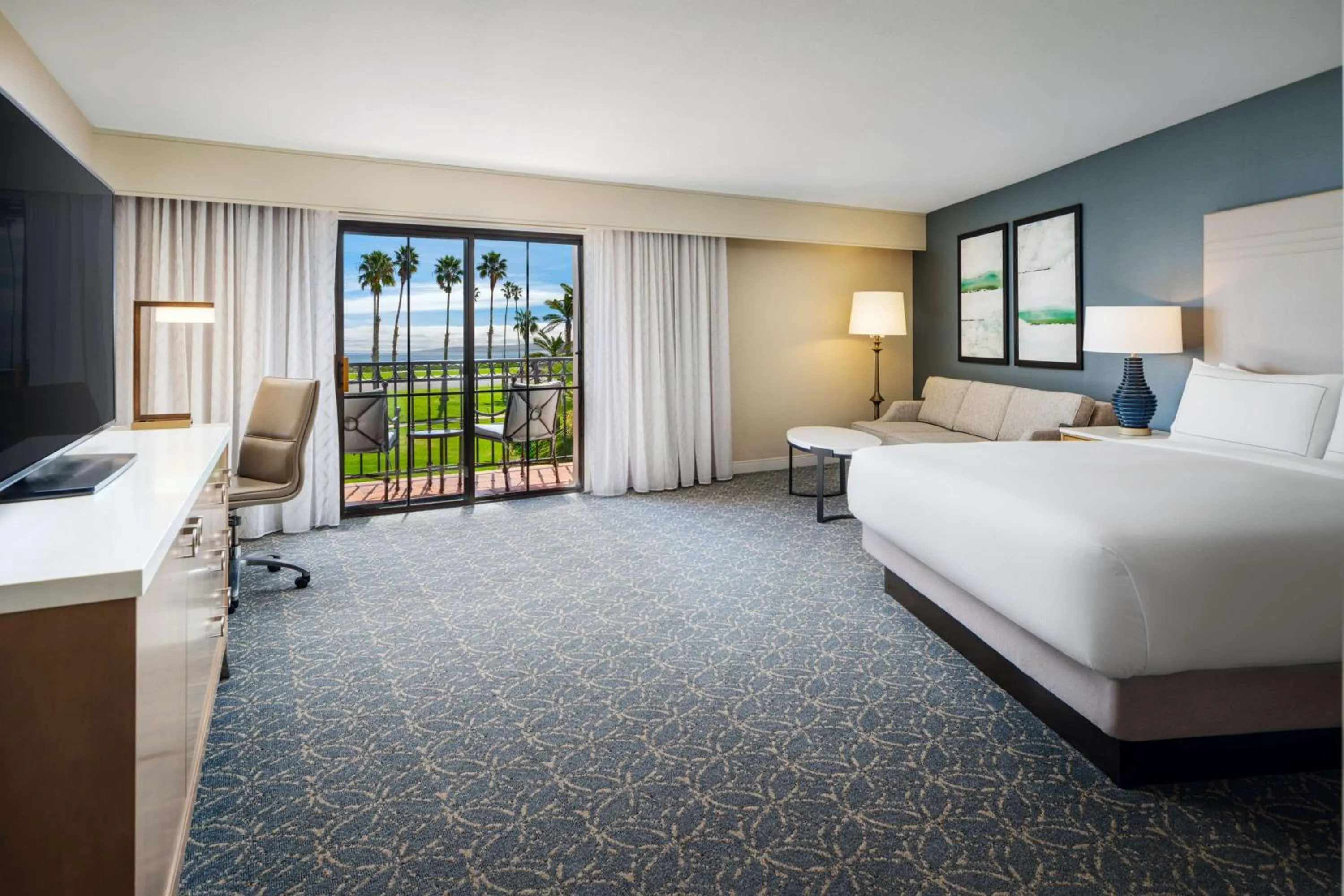 King Room with Balcony or Patio and Ocean View in Hilton Santa Barbara Beachfront Resort