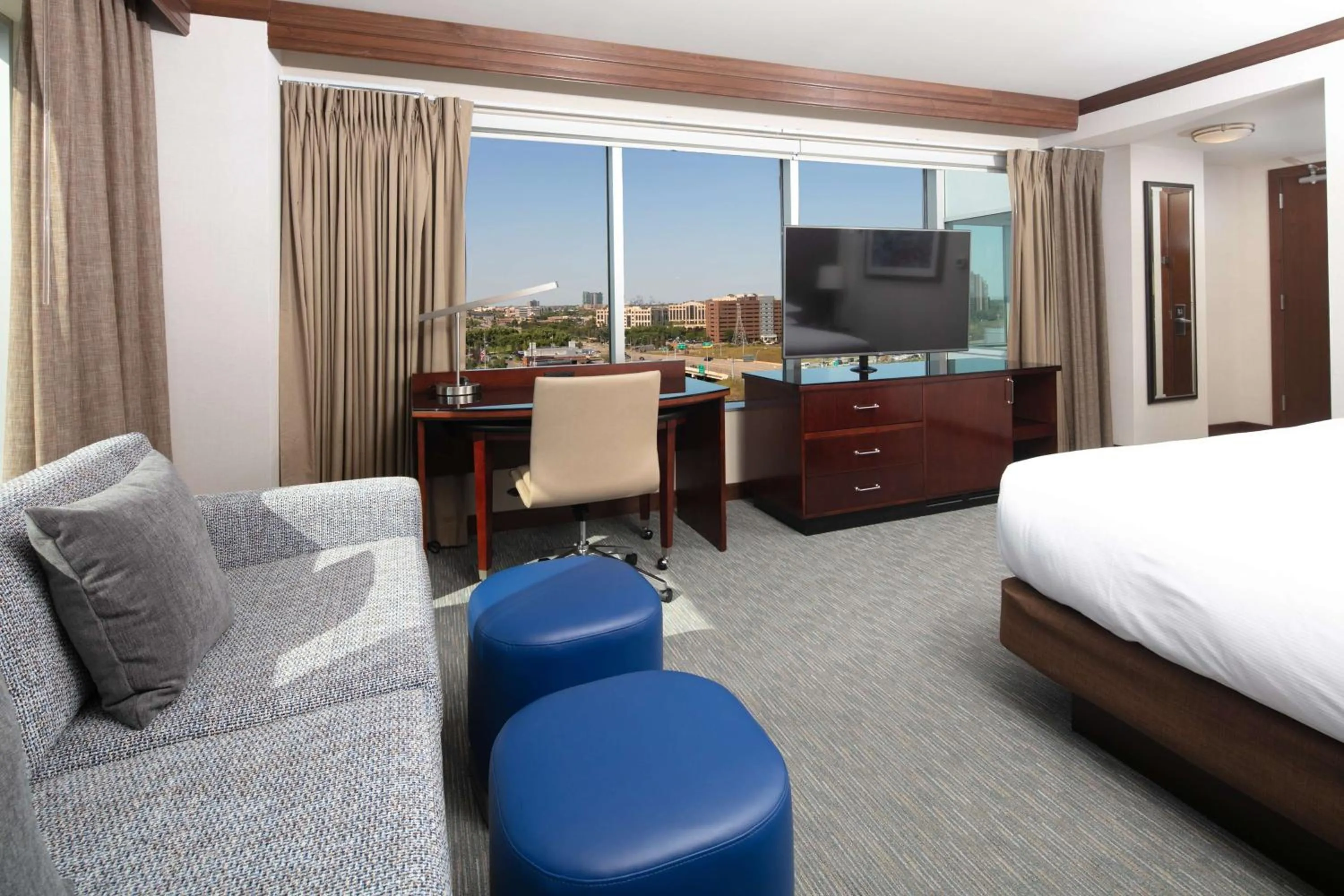 Non-Smoking Executive King Room in Hilton Minneapolis Bloomington