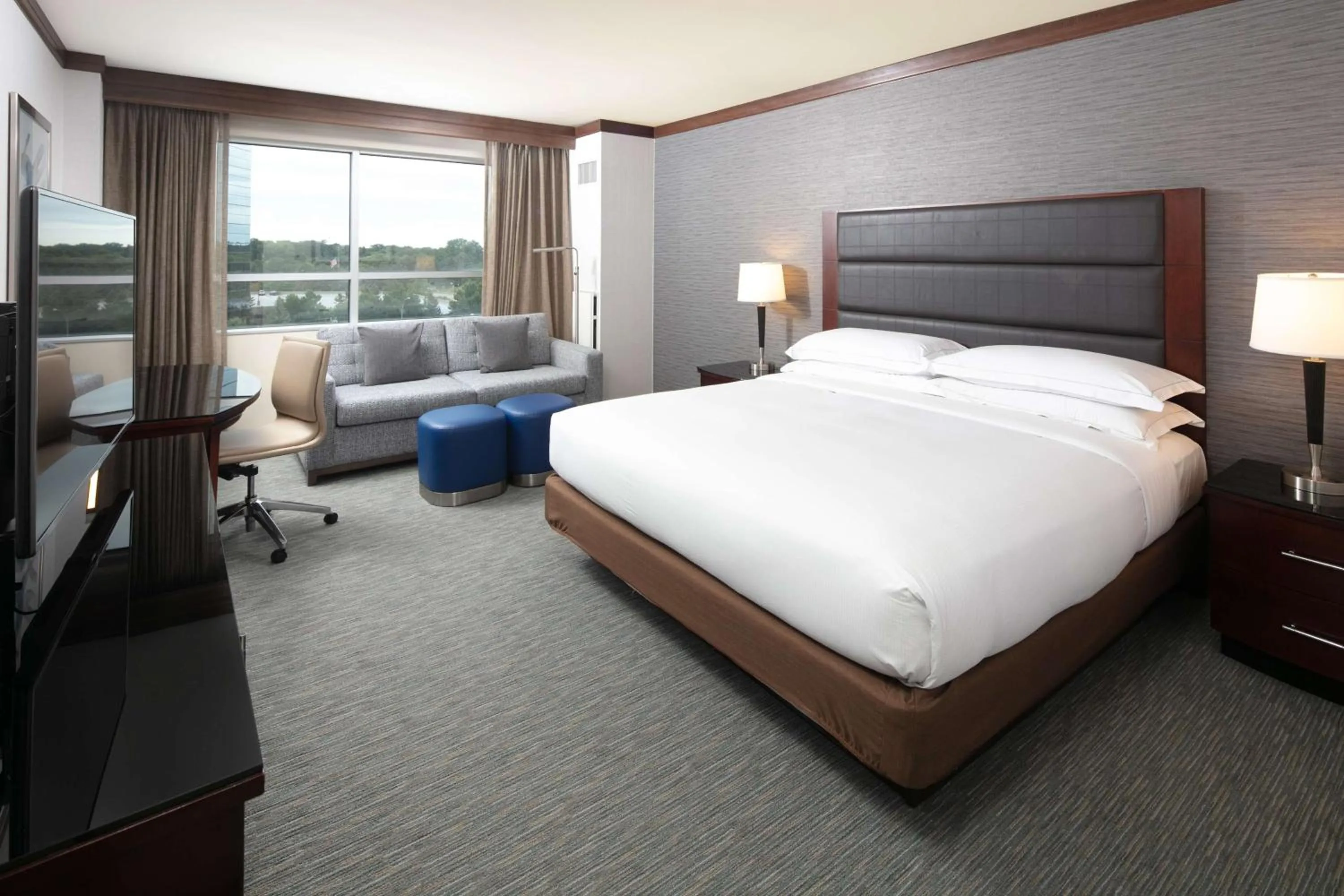 King Room in Hilton Minneapolis Bloomington
