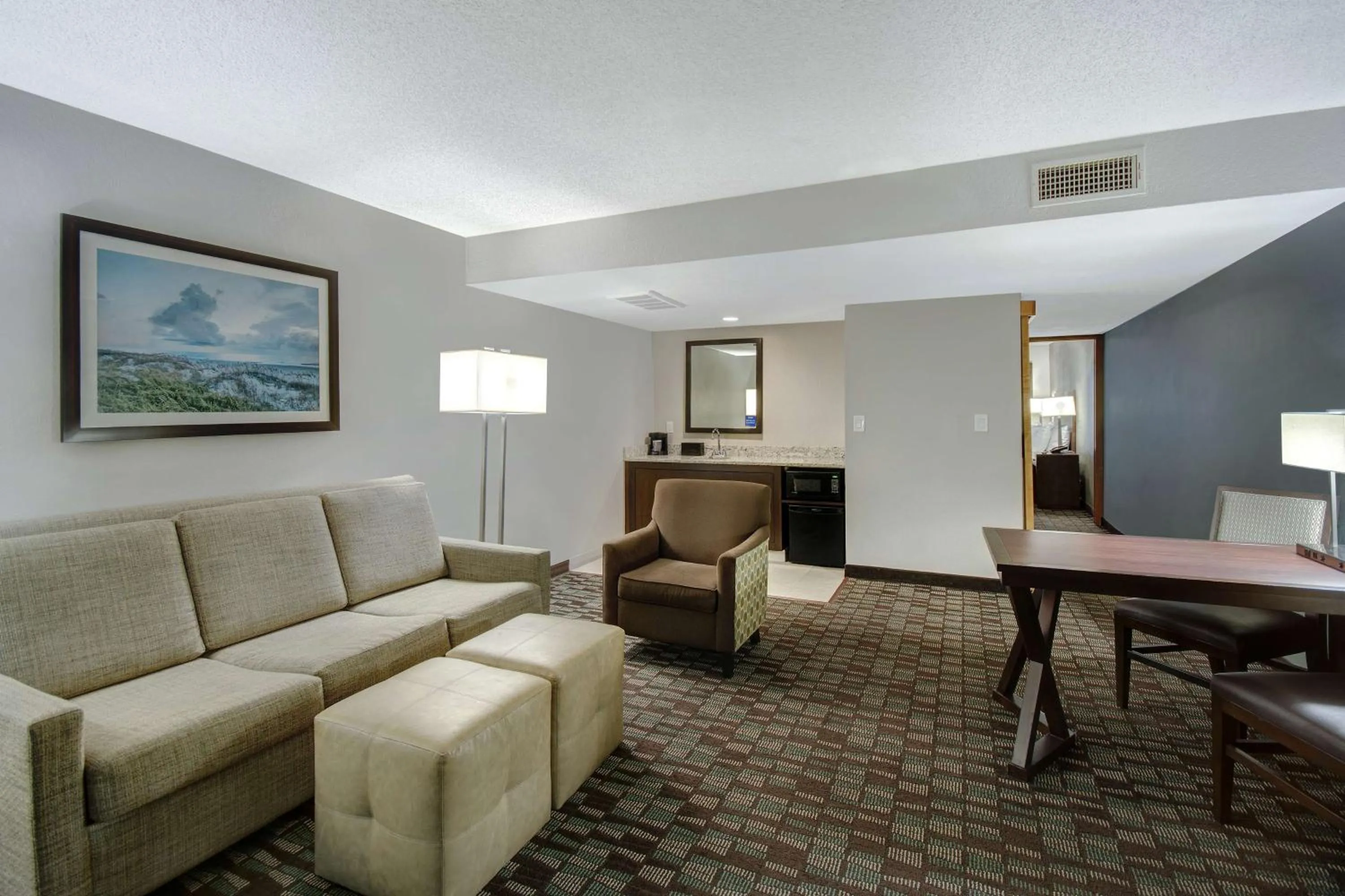 King Room with Disability/Hearing Accessible with Roll-in Shower in Embassy Suites by Hilton Jacksonville Baymeadows