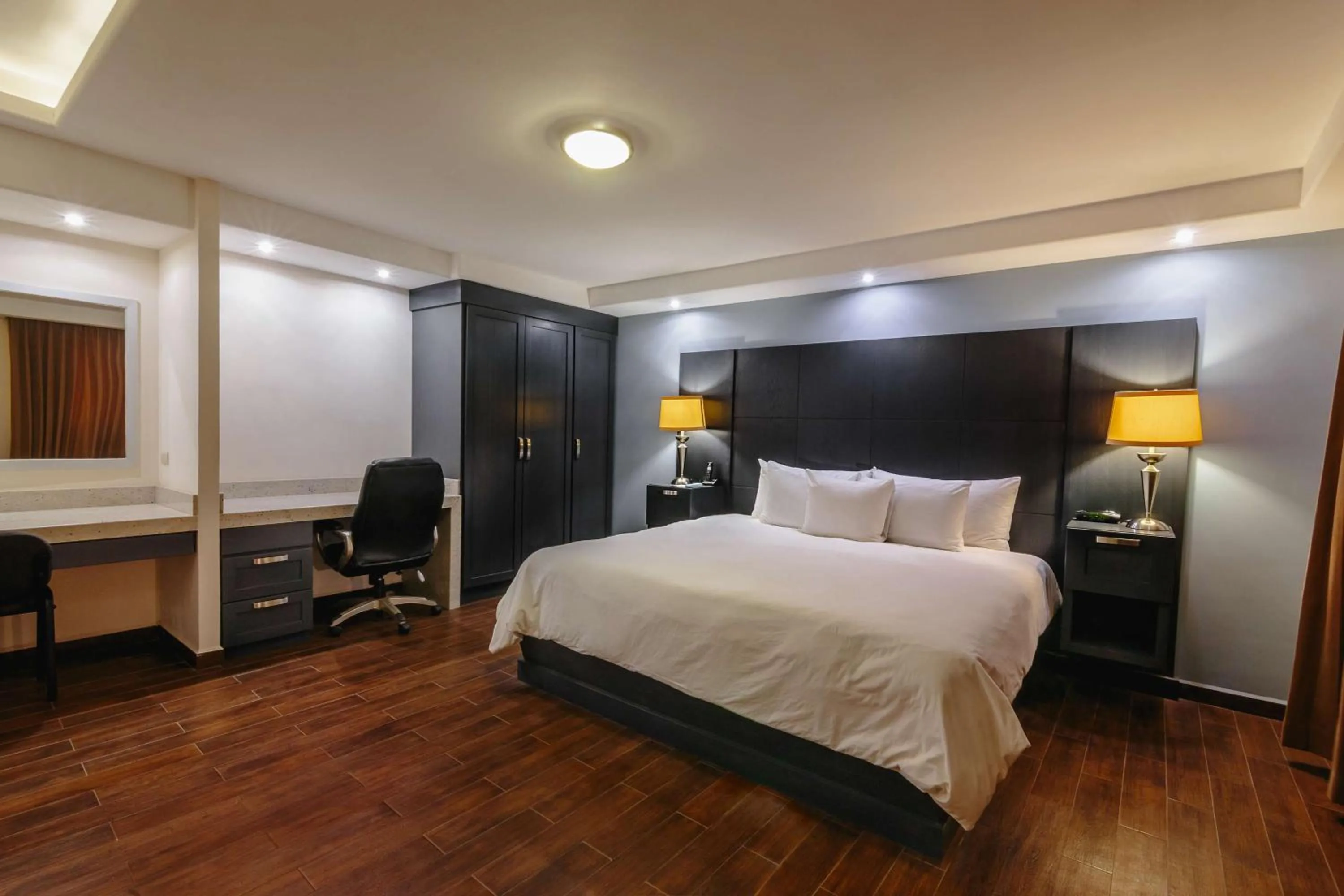 King Suite - Non-Smoking in Best Western Plus San Jorge