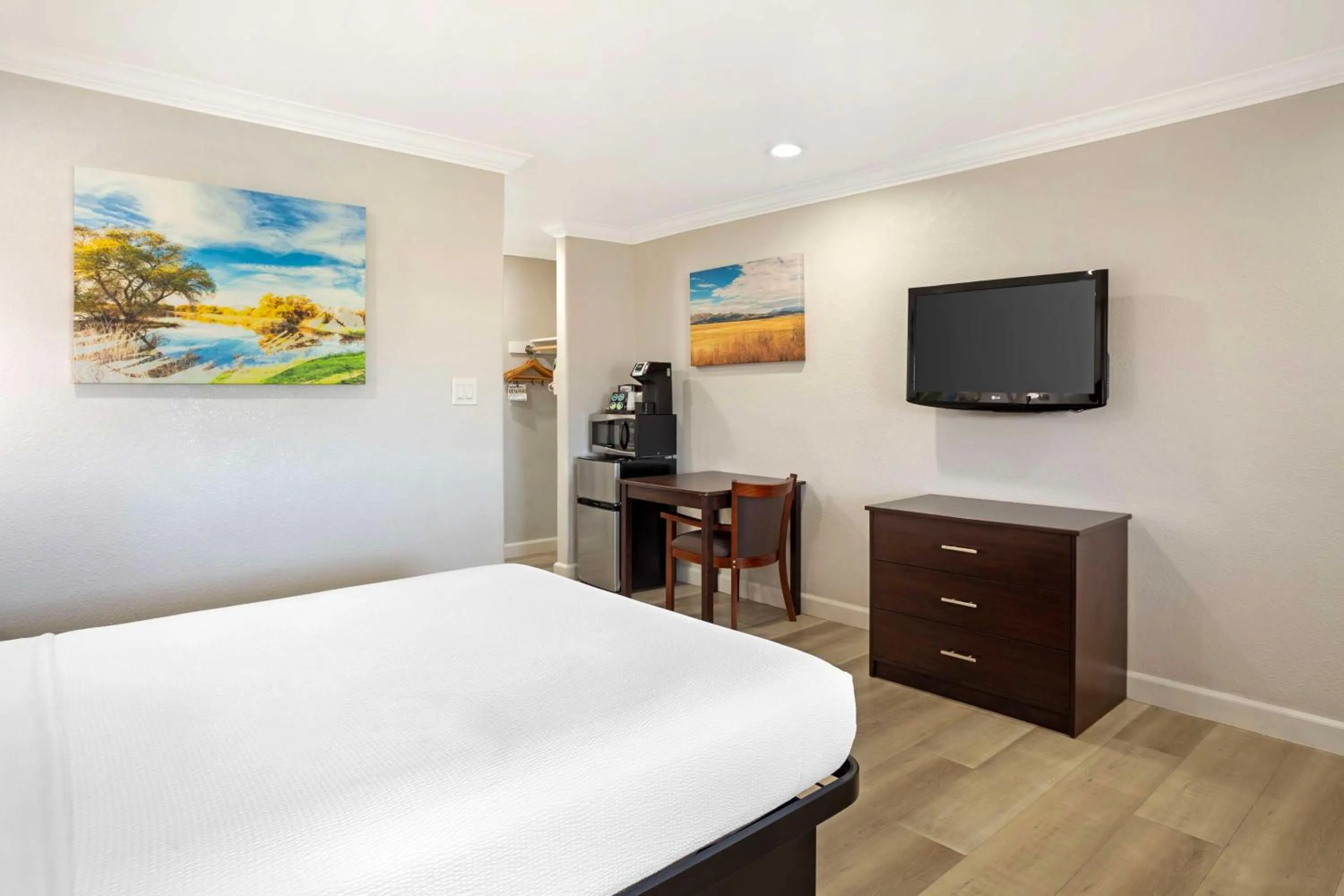 Queen Room in Best Western Inn