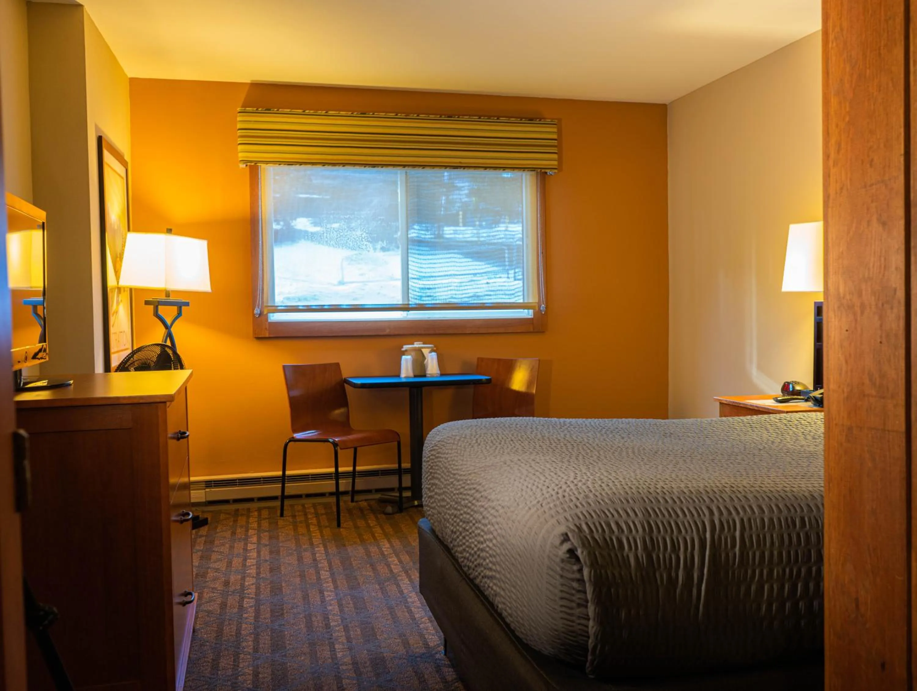 Standard Queen Room in The Black Bear Lodge at Stratton Mountain Resort