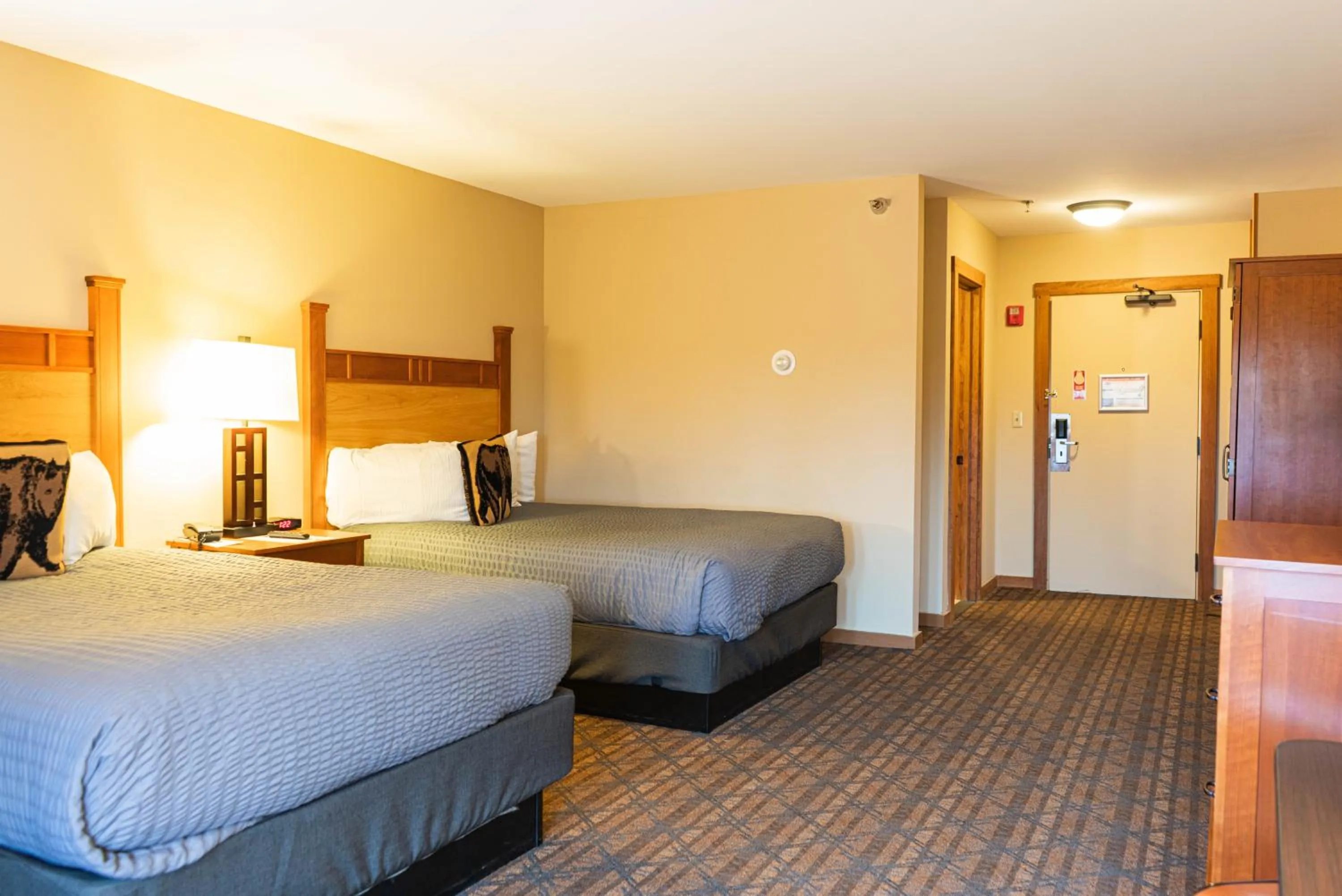 Deluxe Queen Room with Two Queen Beds in The Black Bear Lodge at Stratton Mountain Resort