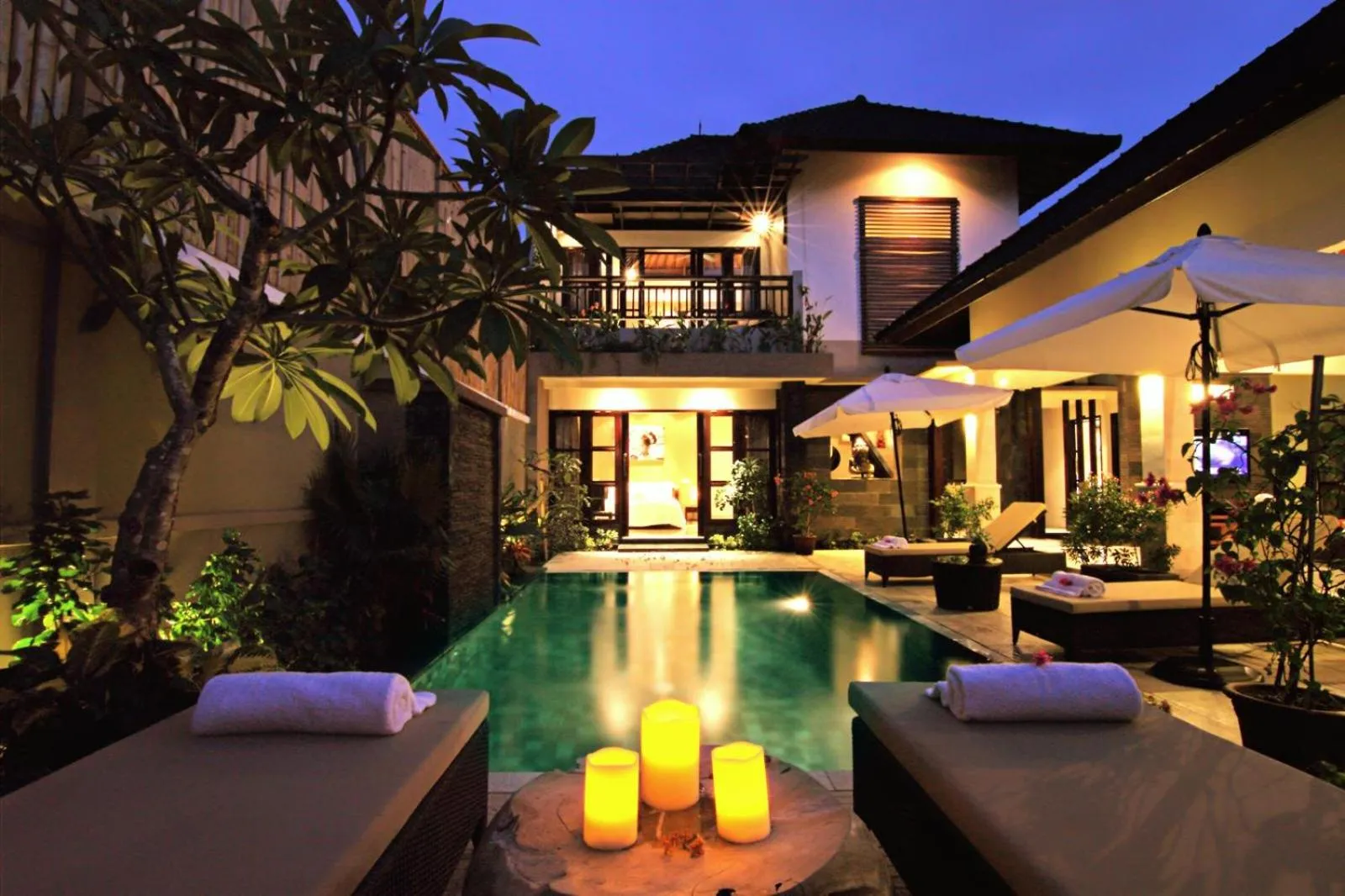 Gili Pearl Villa - 3 Bedroom in The Lakshmi Villas by The Beach House