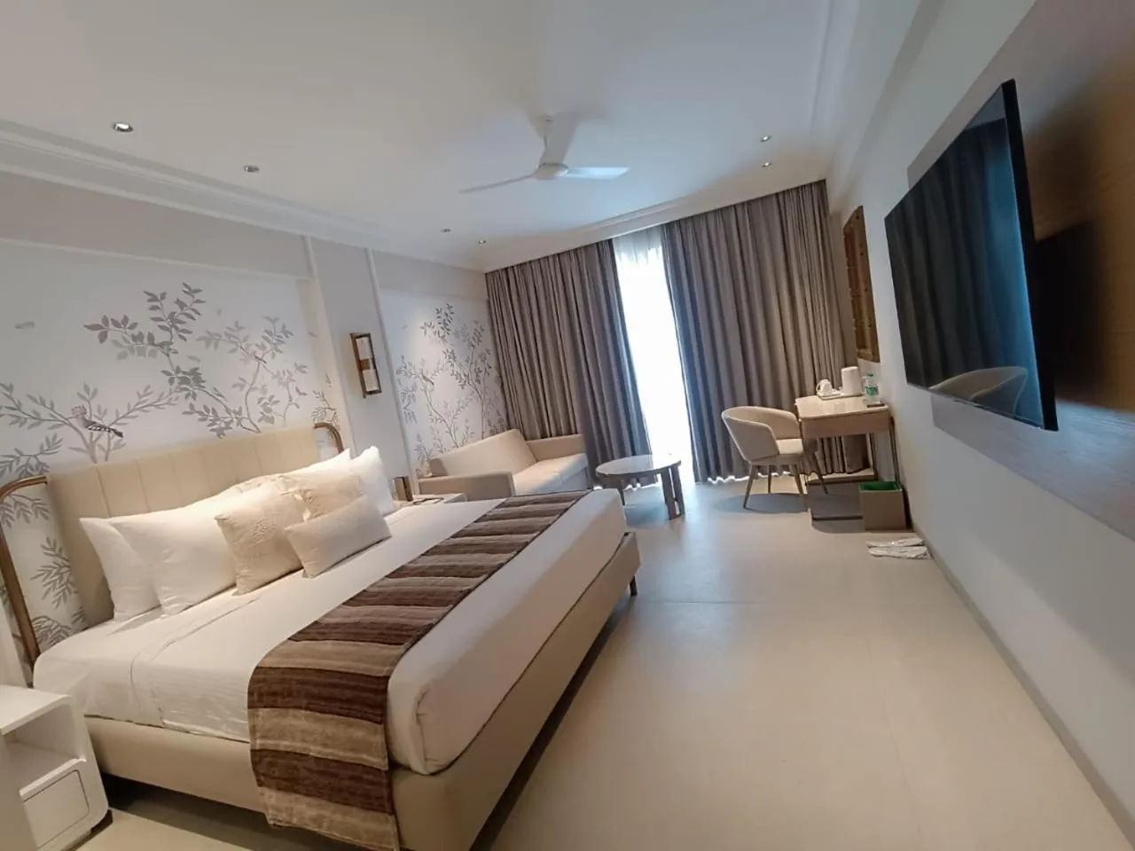 Premier King Room - single occupancy in Sun-n-Sand Shirdi