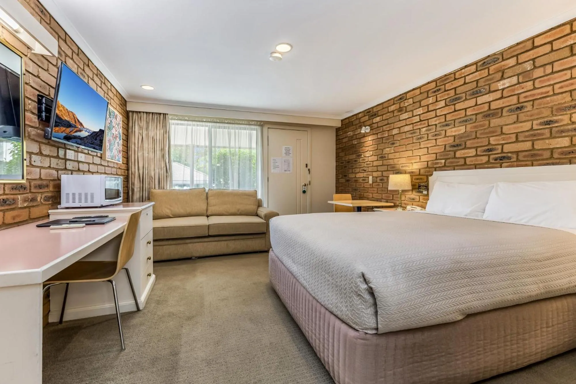 Standard Queen Room - Disability Access in Golden Square Motor Inn