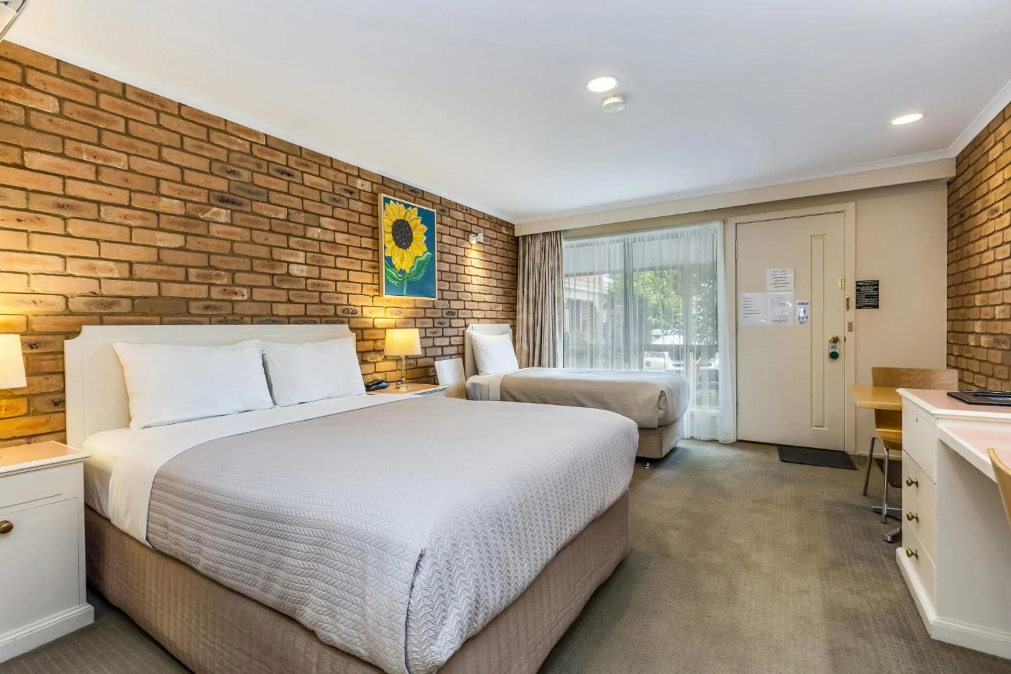 Standard Twin Room in Golden Square Motor Inn