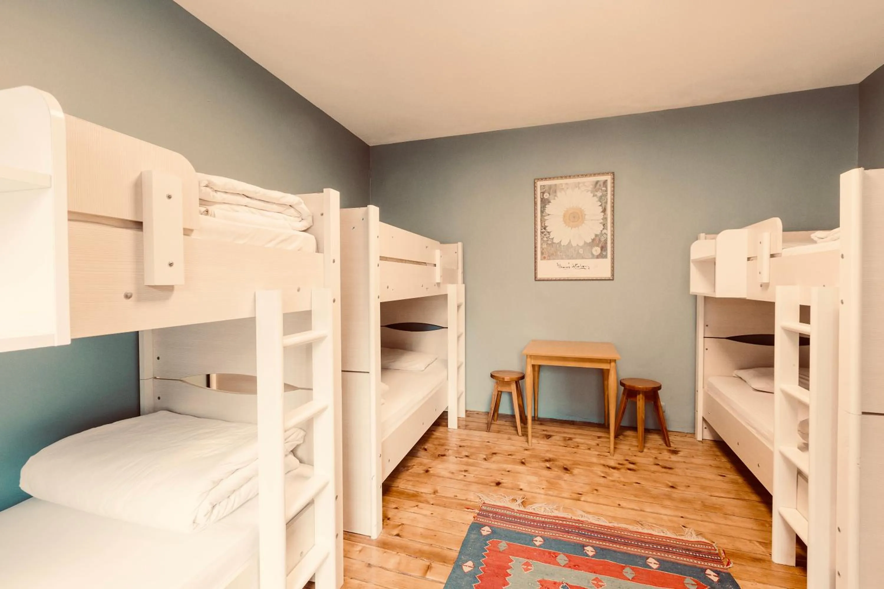 Bed in 8-Bed Mixed Dormitory Room in Cheers Midtown Hostel