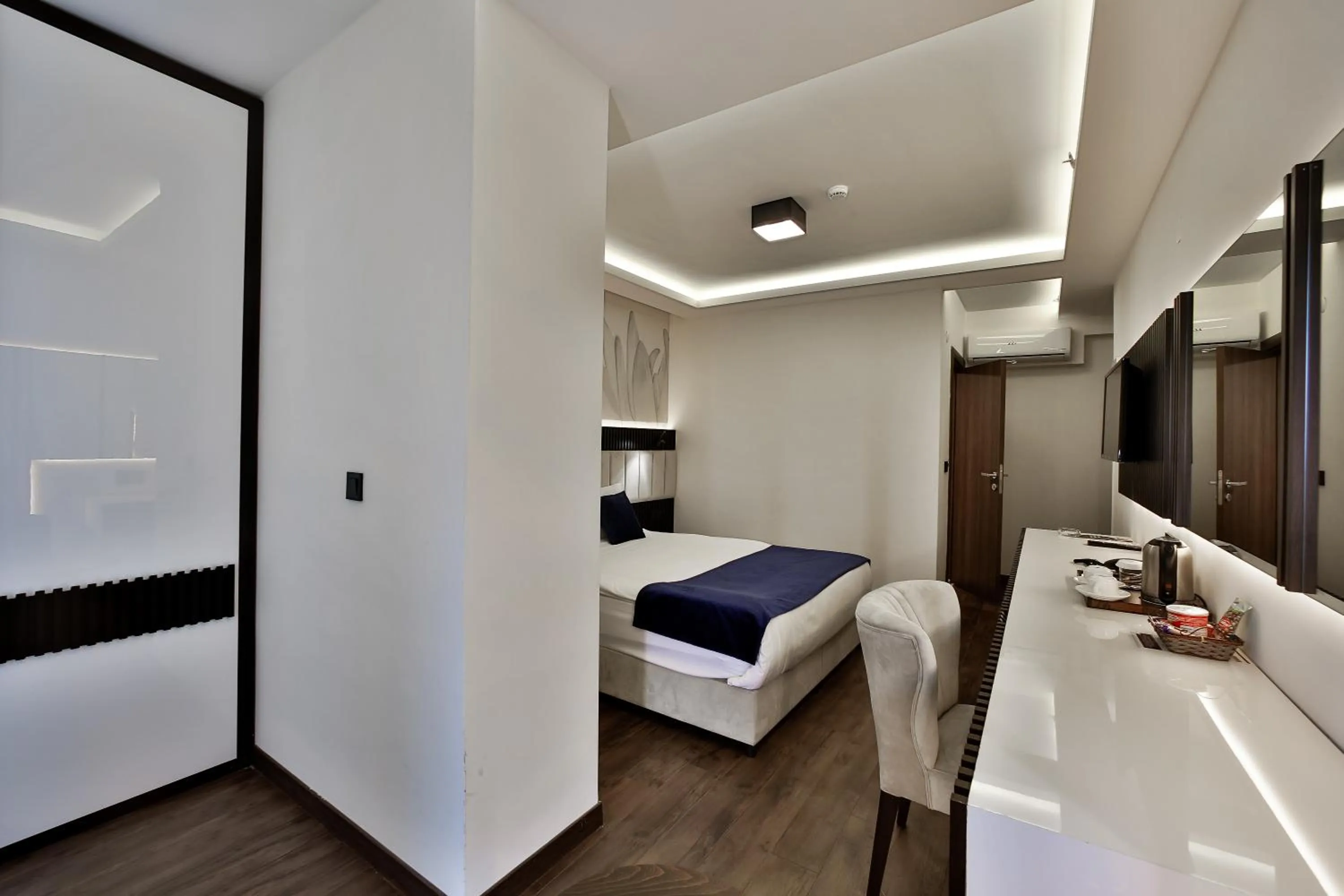 Budget Single Room in Kavala Hotel