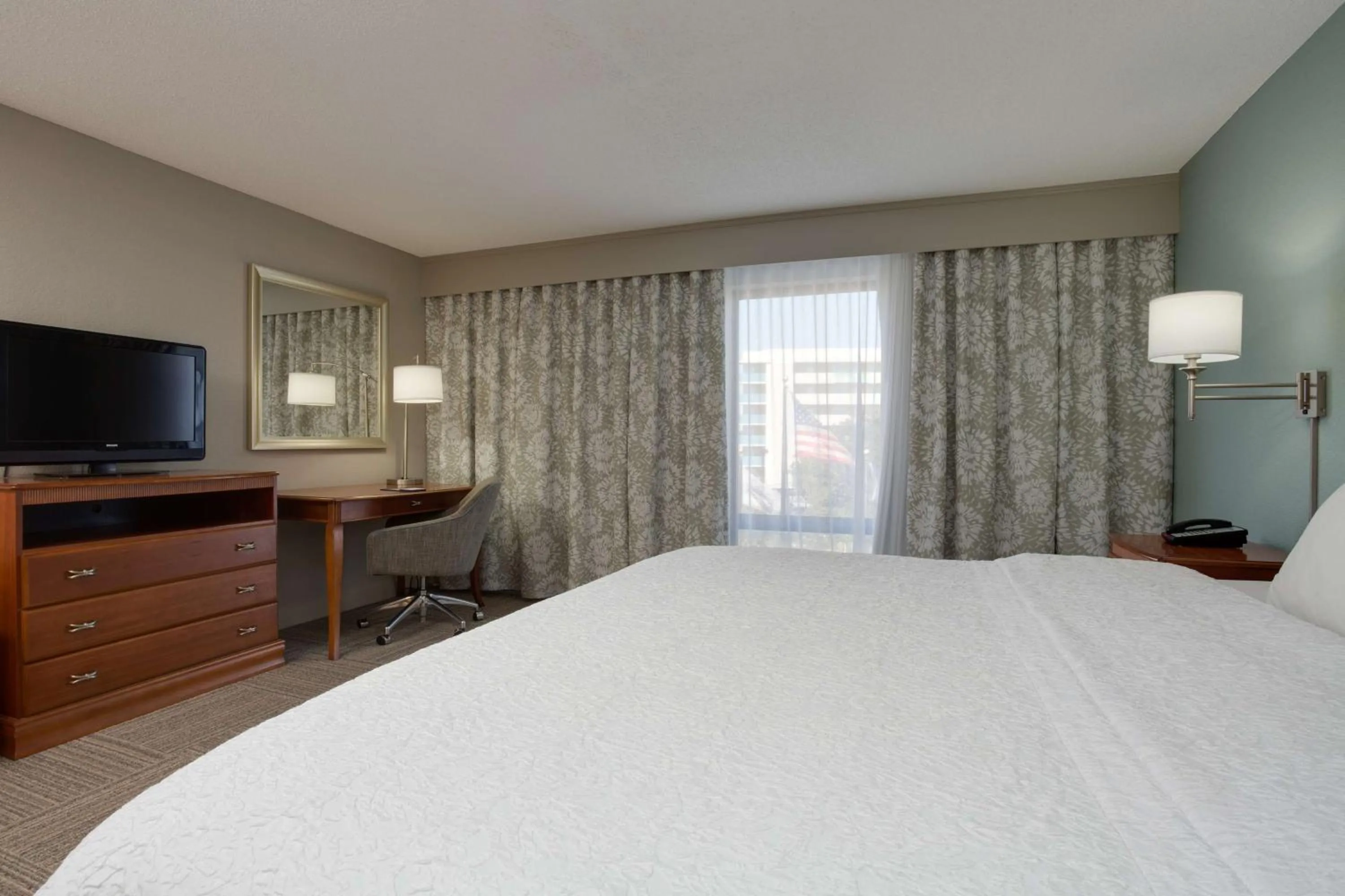 One-Bedroom King Suite with Sofa Bed - Non-Smoking in Hampton Inn Harbourgate