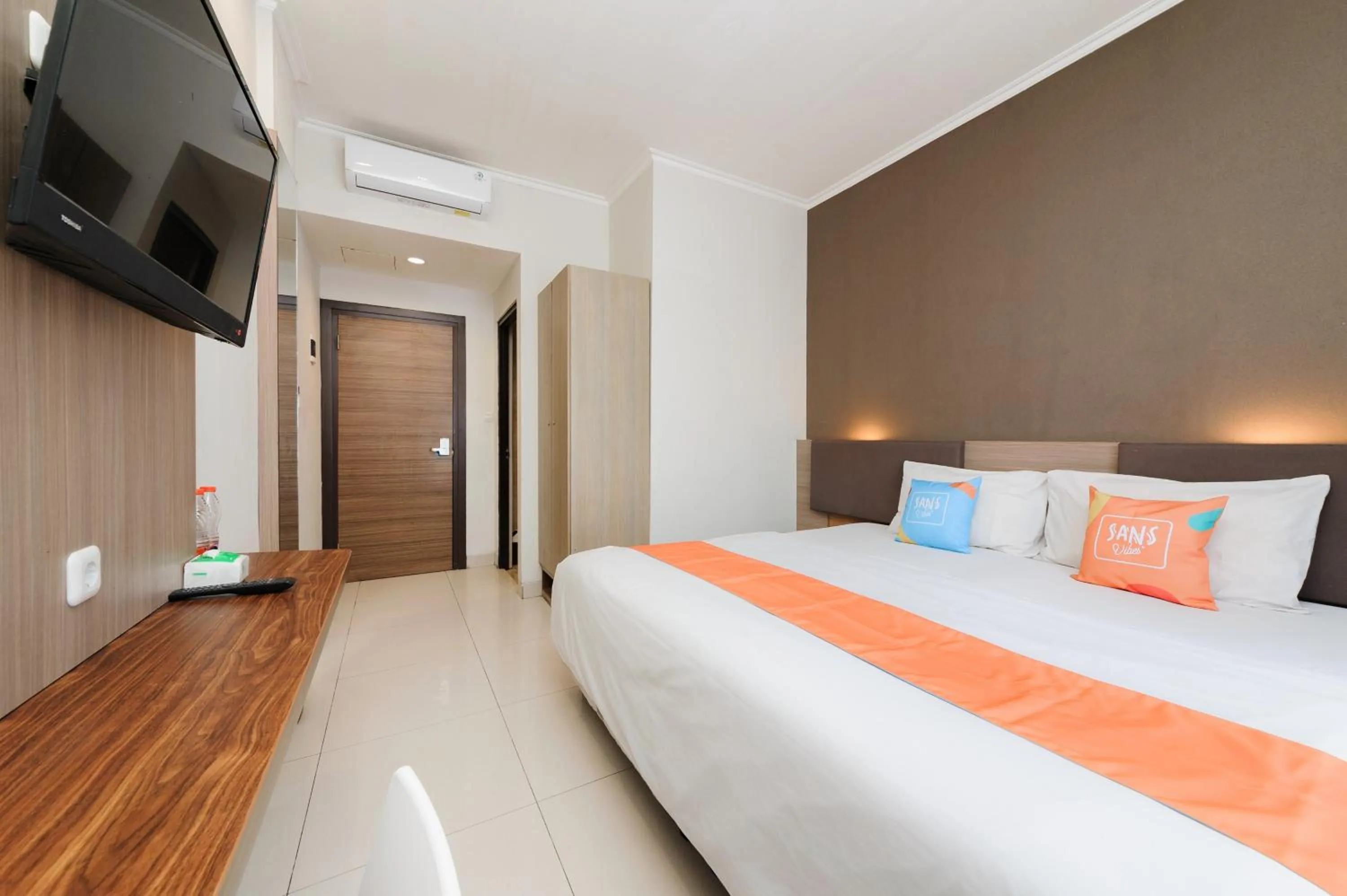 Superior Double Room in Sans Vibes Firdaus Mansion Kemang