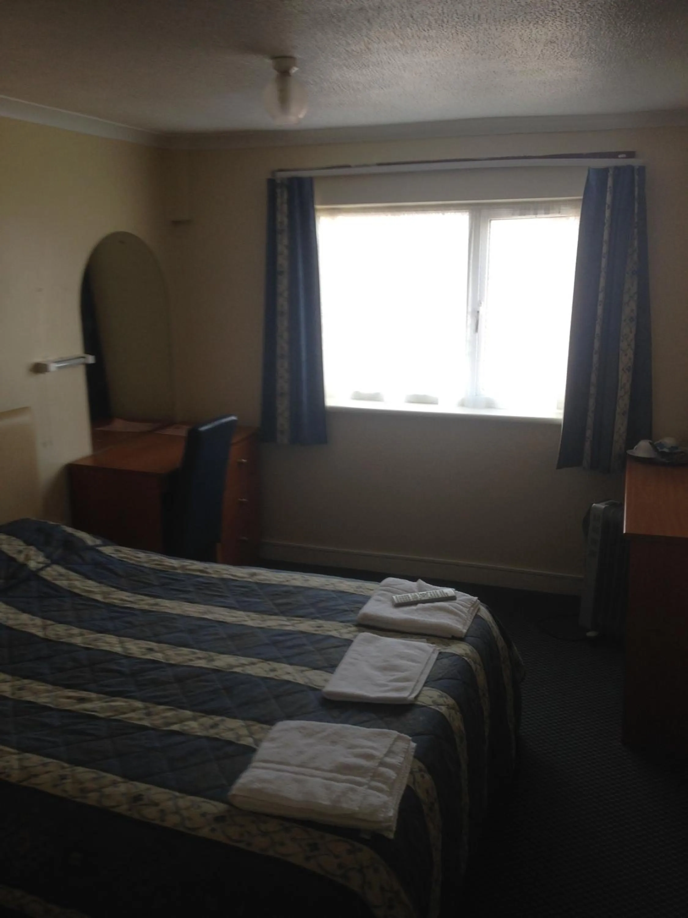 En Suite Double Room in Elmhurst Hotel
