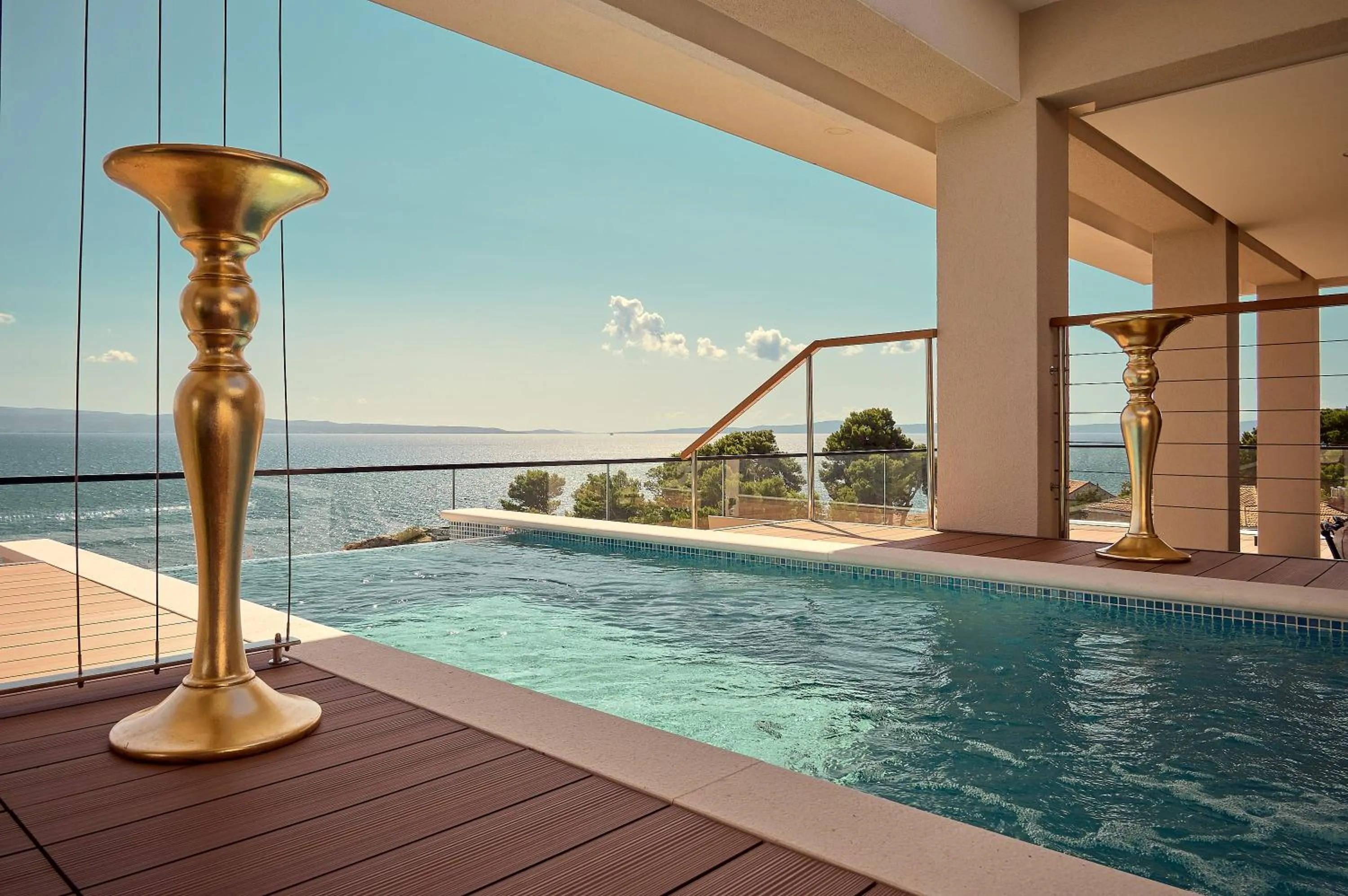 Suite with Private Pool in Hotel Villa Harmony
