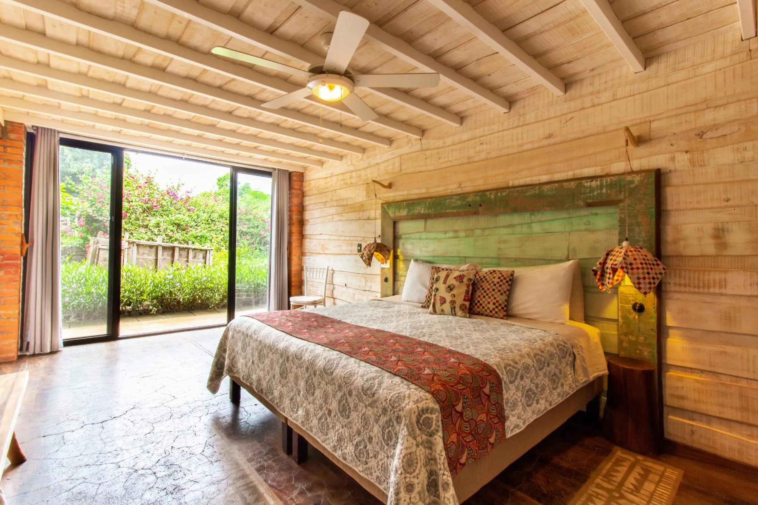 King Room - single occupancy - Disability Access in Latica Lodge