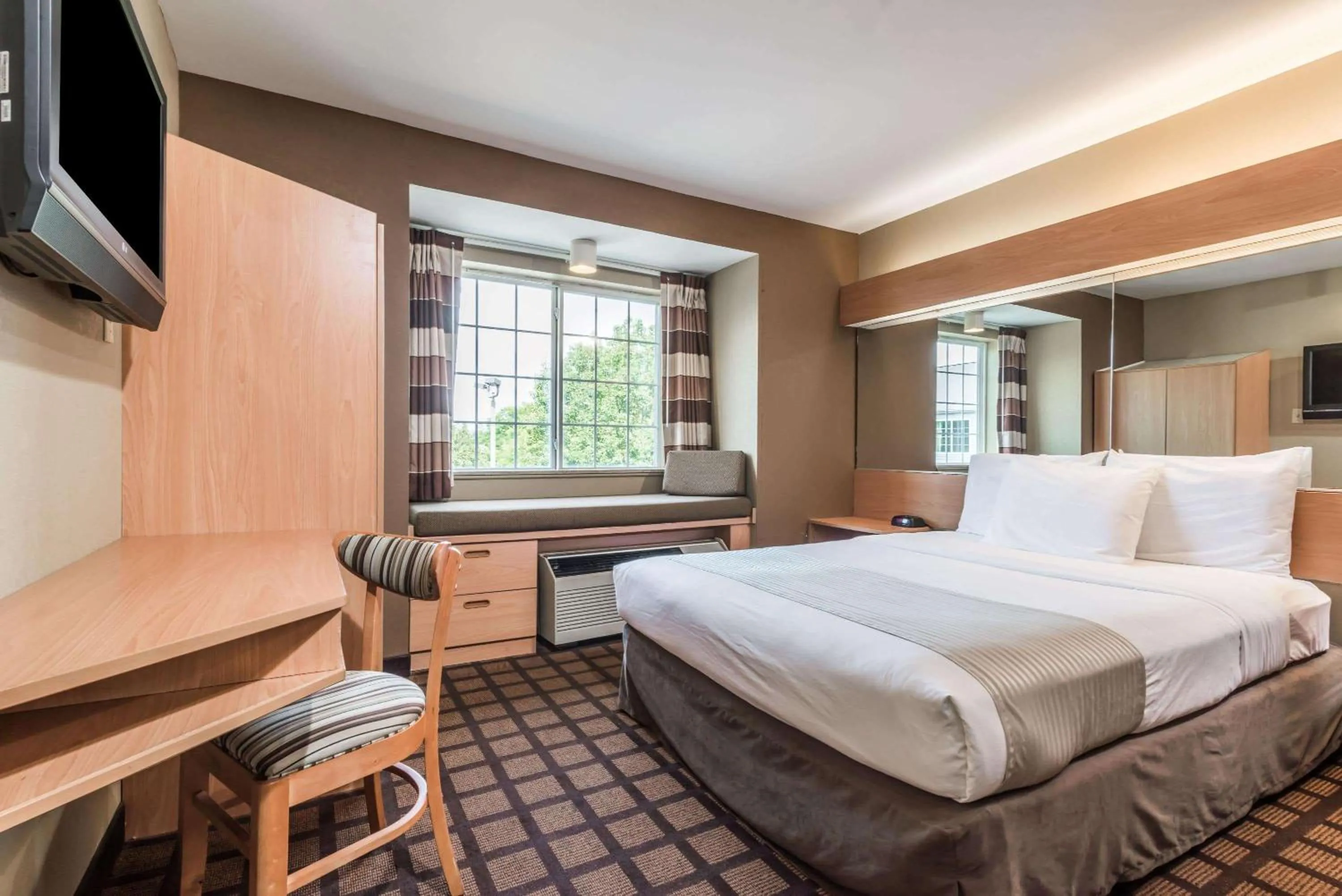 Queen Room - Non-Smoking in Microtel Inn & Suites by Wyndham West Chester
