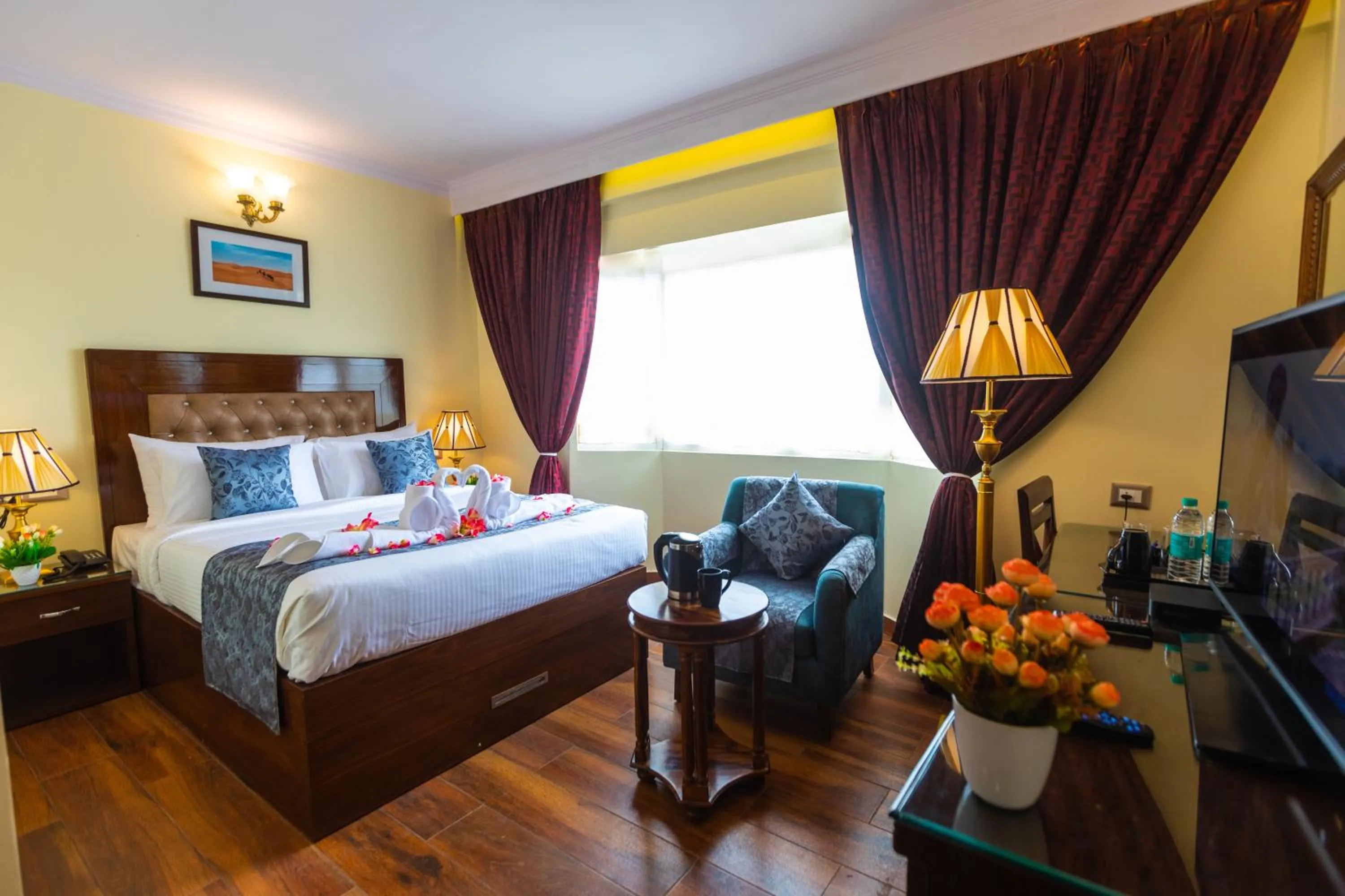 Deluxe Room in Hotel Paramos Inn