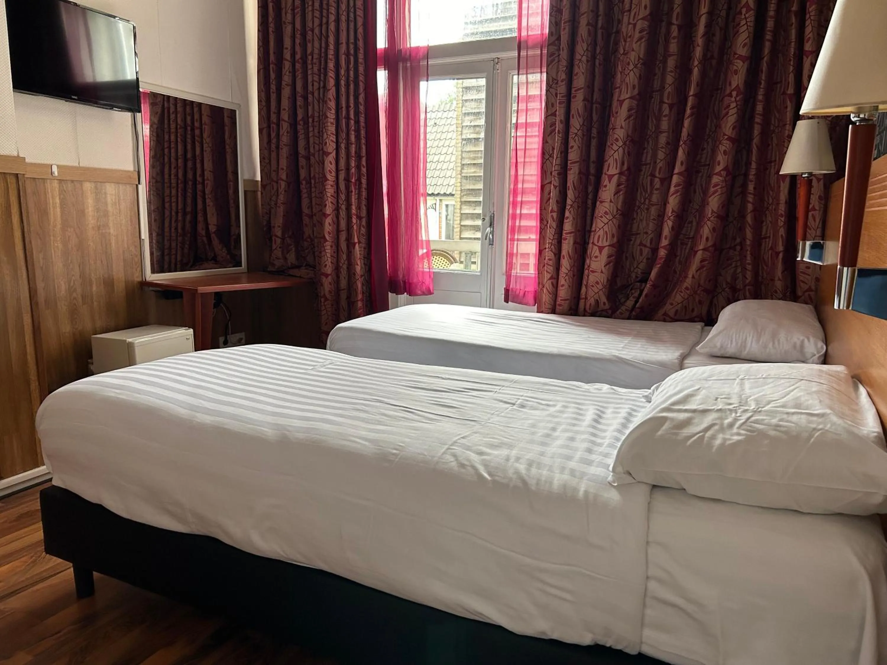 Twin Room with Balcony in Hotel Isis