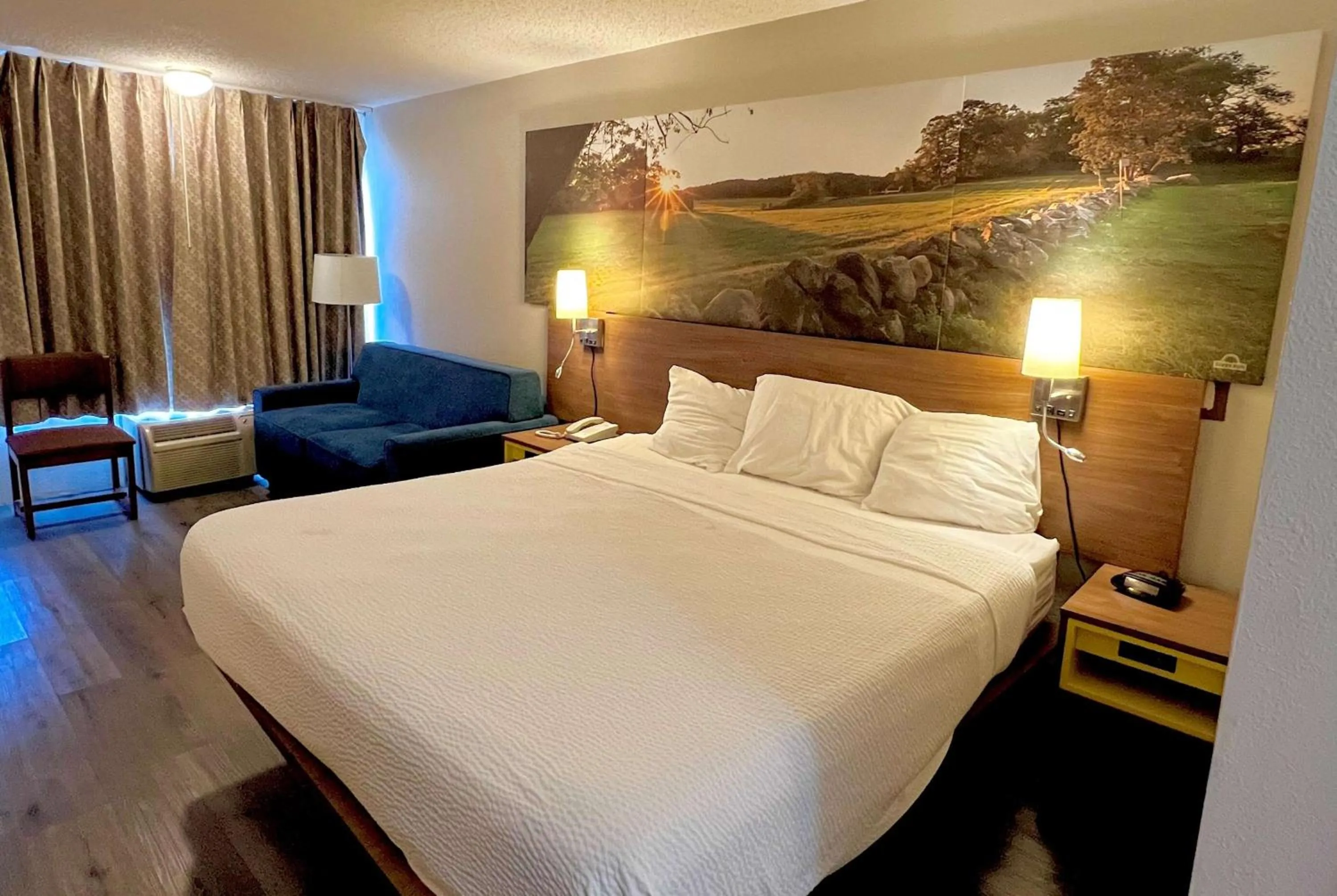 King Room - Disability Access/Non-Smoking in Days Inn by Wyndham Ashland
