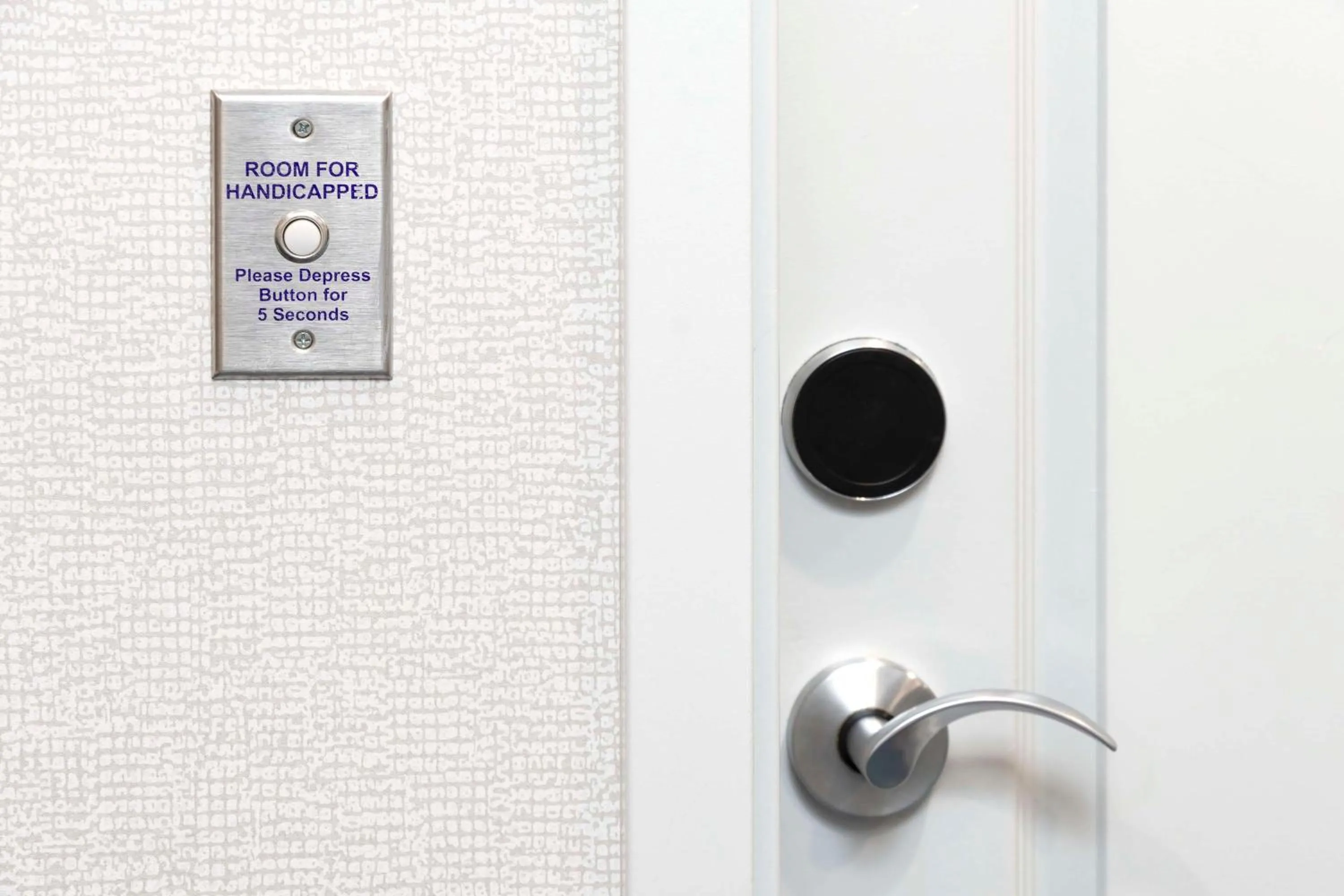 King Room with Accessible Tub - Mobility and Hearing Access/Non-Smoking in Hampton Inn & Suites - Raleigh Downtown